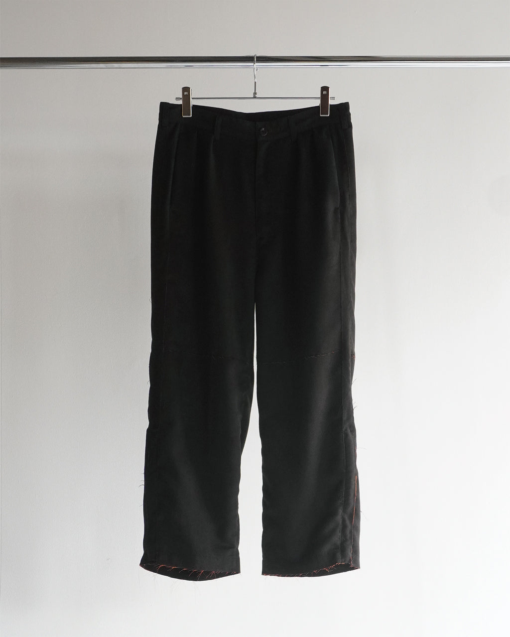 VEGAN LEATHER SIDE LINE PANTS(BLACK)