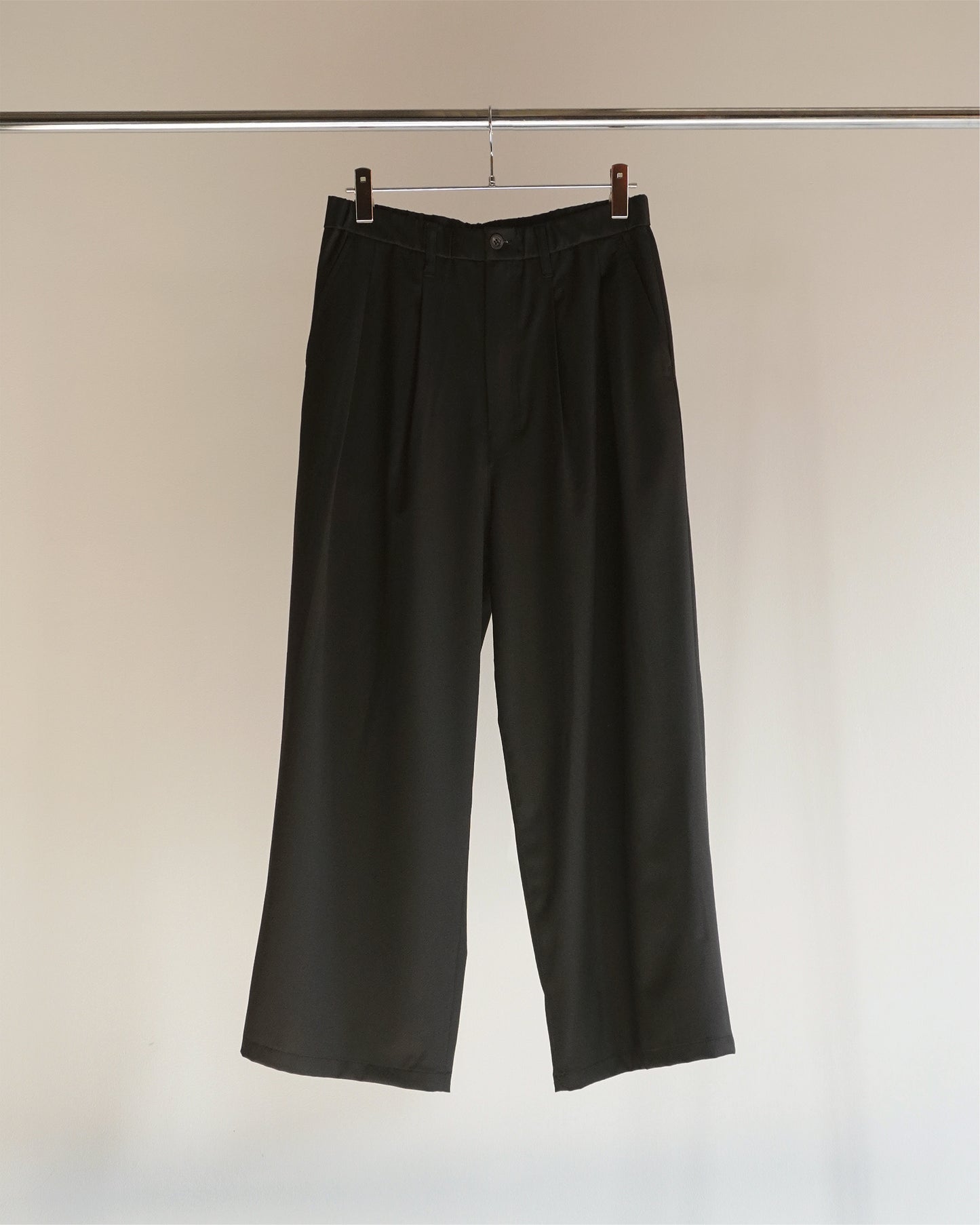 WIDE EASY TUCK SLACKS(BLACK)