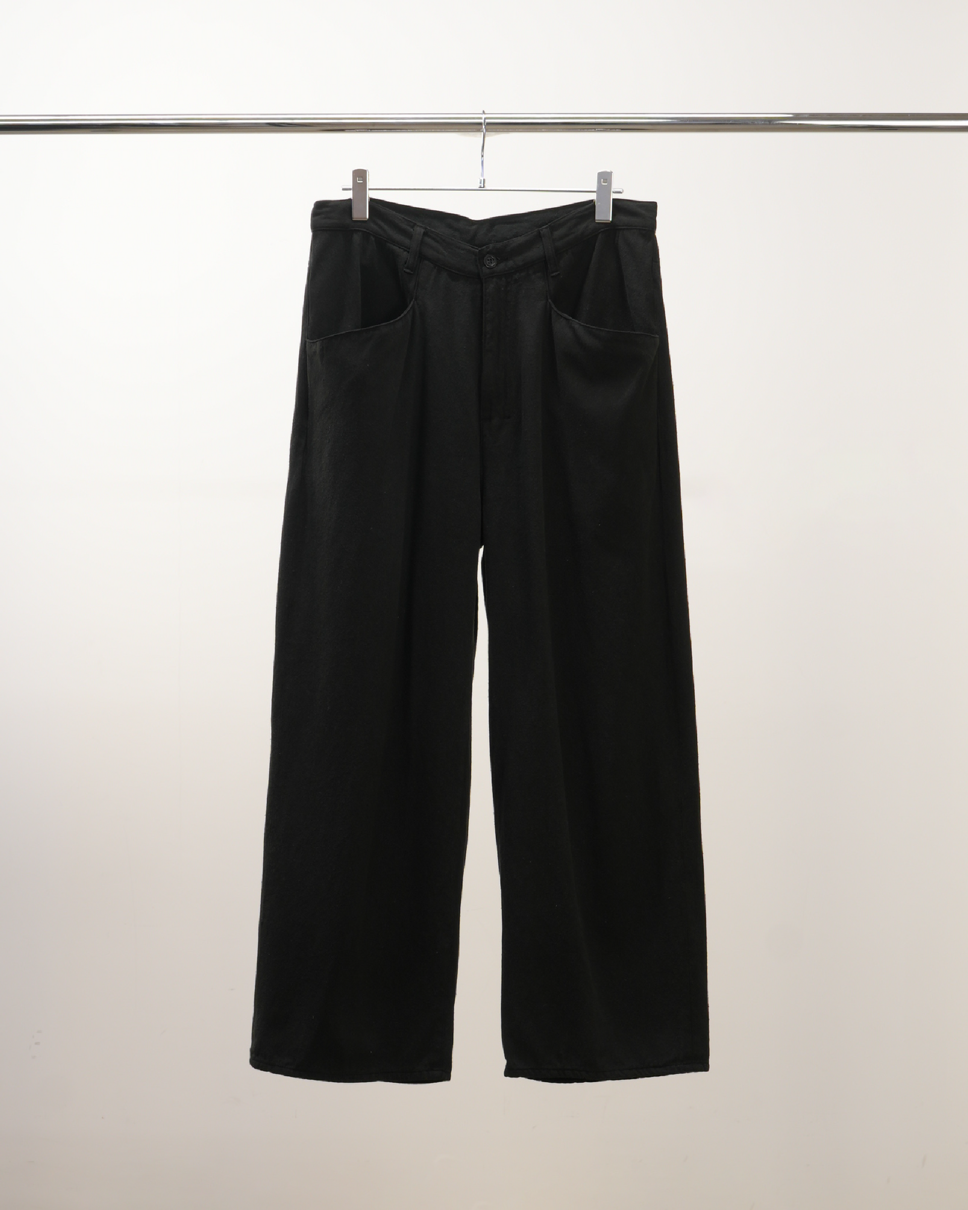 SILK WIDE SLACKS(BLACK) – ANCELLM