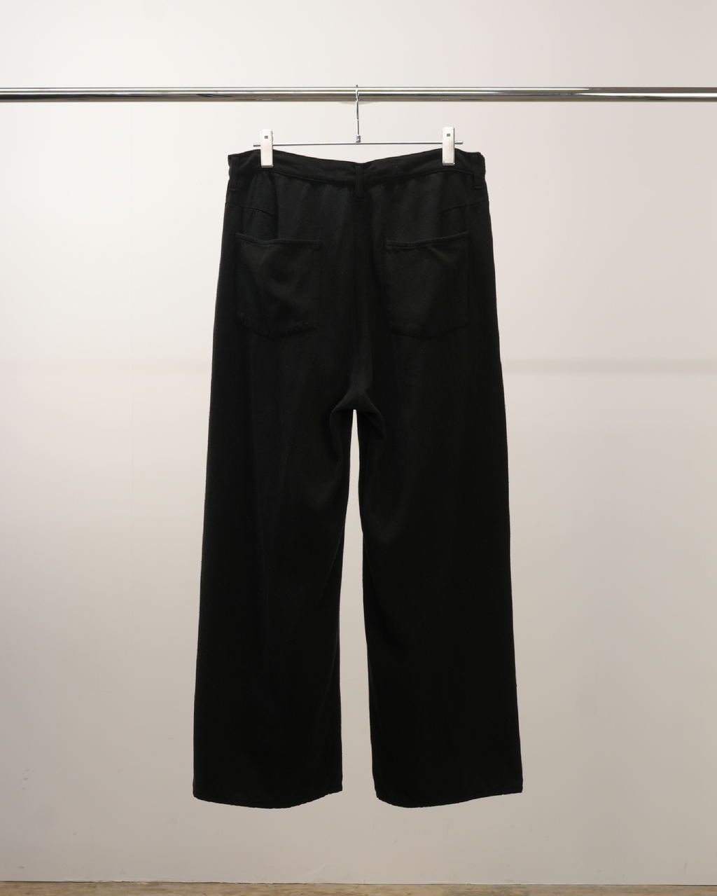 SILK WIDE SLACKS(BLACK)