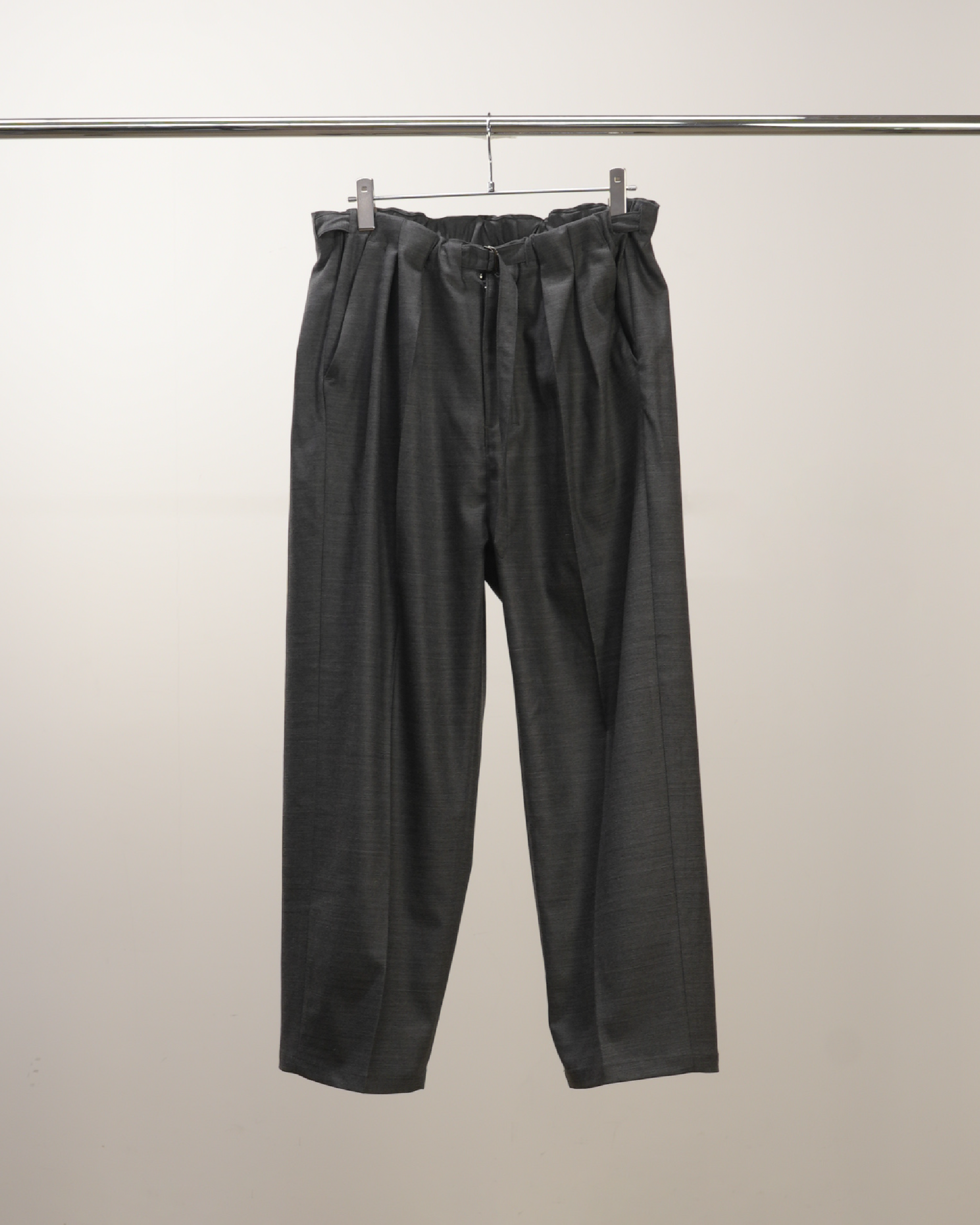 BACKSATIN BELTLESS SLACKS(GRAY) – ANCELLM BACKSATIN BELTLESS SLACKS(GRAY) – ANCELLM