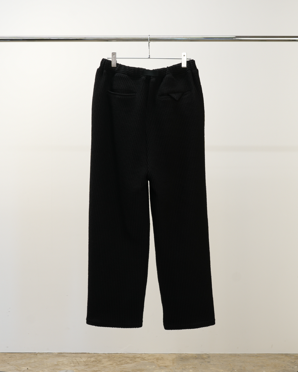 WOOLCORD BELTLESS SLACKS(BLACK)