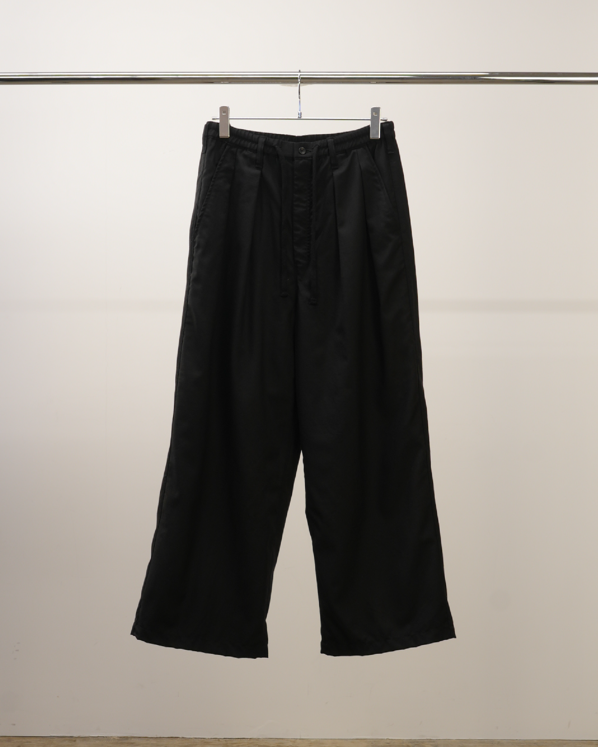 WOOL CALMSSKIN TUCK EASY SLACKS(BLACK) – ANCELLM WOOL CALMSSKIN TUCK EASY SLACKS(BLACK) – ANCELLM