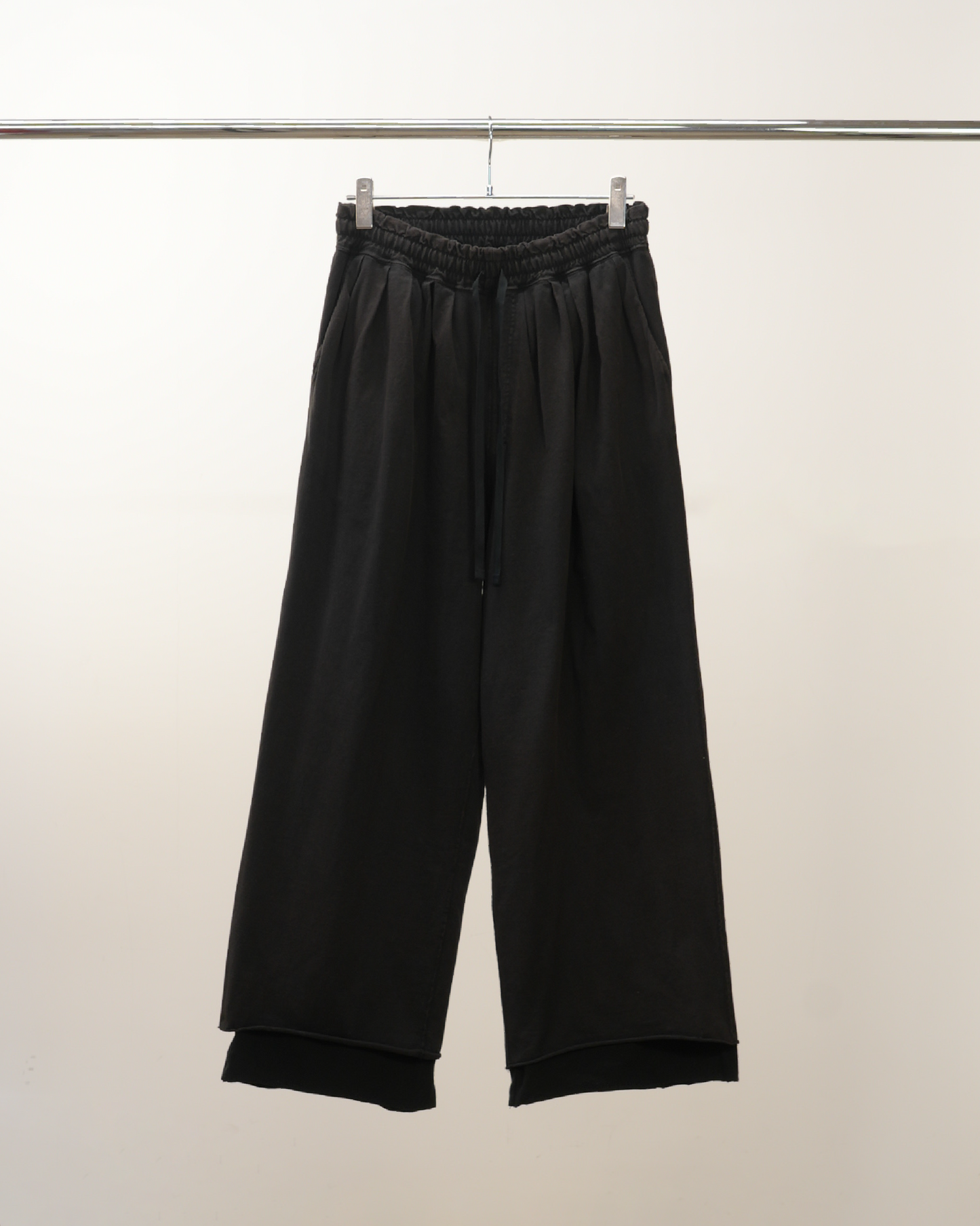 DRAPE WIDE EASY CUT SLACKS(BLACK) – ANCELLM DRAPE WIDE EASY CUT SLACKS(BLACK) – ANCELLM