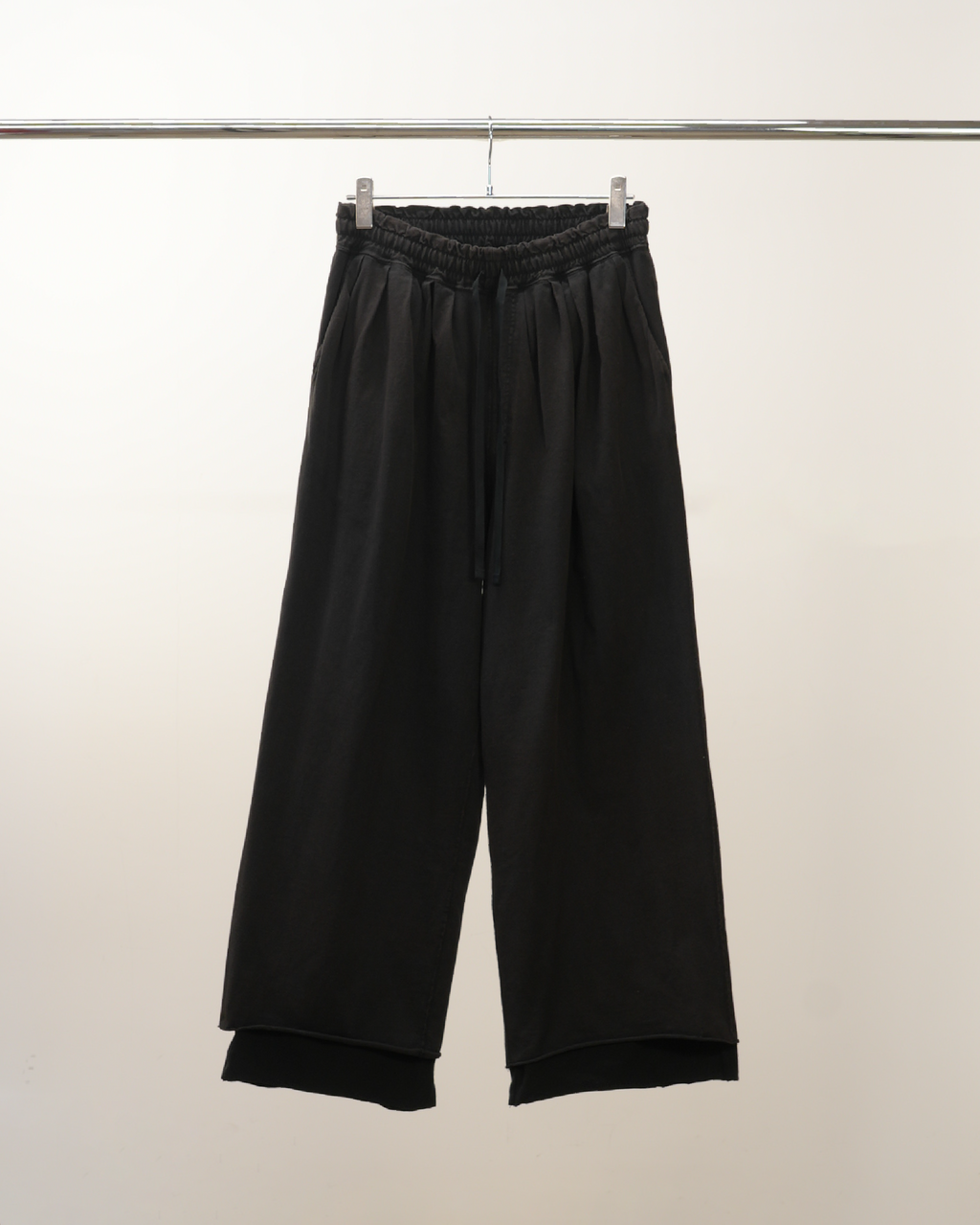 DRAPE WIDE EASY CUT SLACKS(BLACK) – ANCELLM DRAPE WIDE EASY CUT SLACKS(BLACK) – ANCELLM