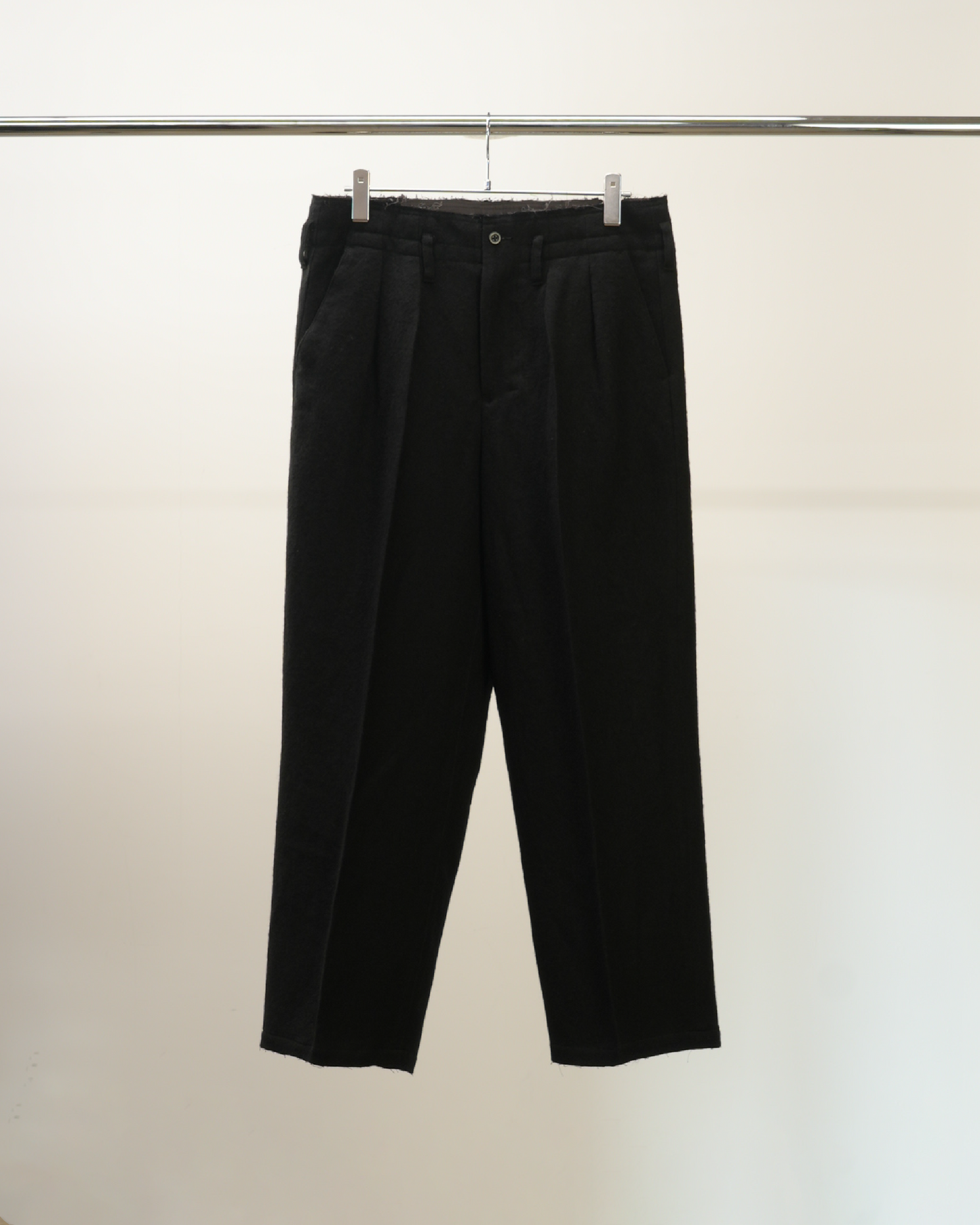 SHRINK WOOL WIDE SLACKS(BLACK) – ANCELLM