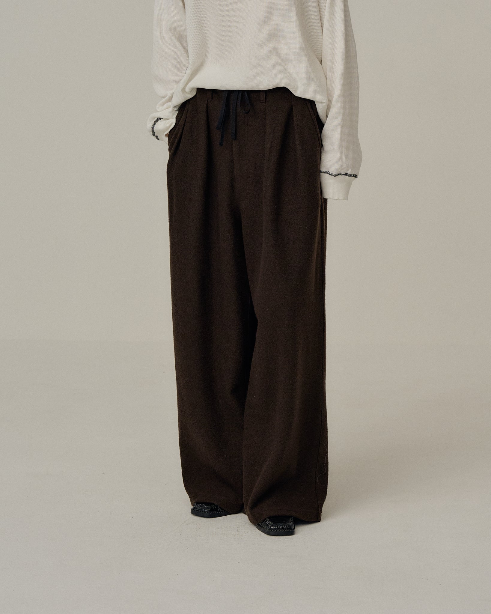 ancellm 25SS SUEDE WIDE TUCK SLACKS 【公式通販】
