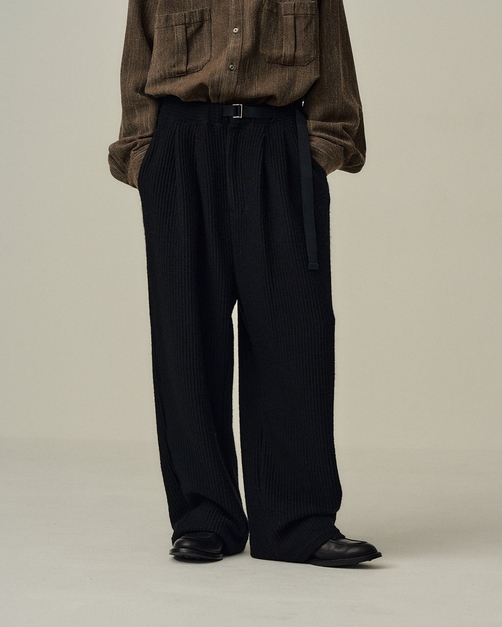 WOOLCORD BELTLESS SLACKS(BLACK)