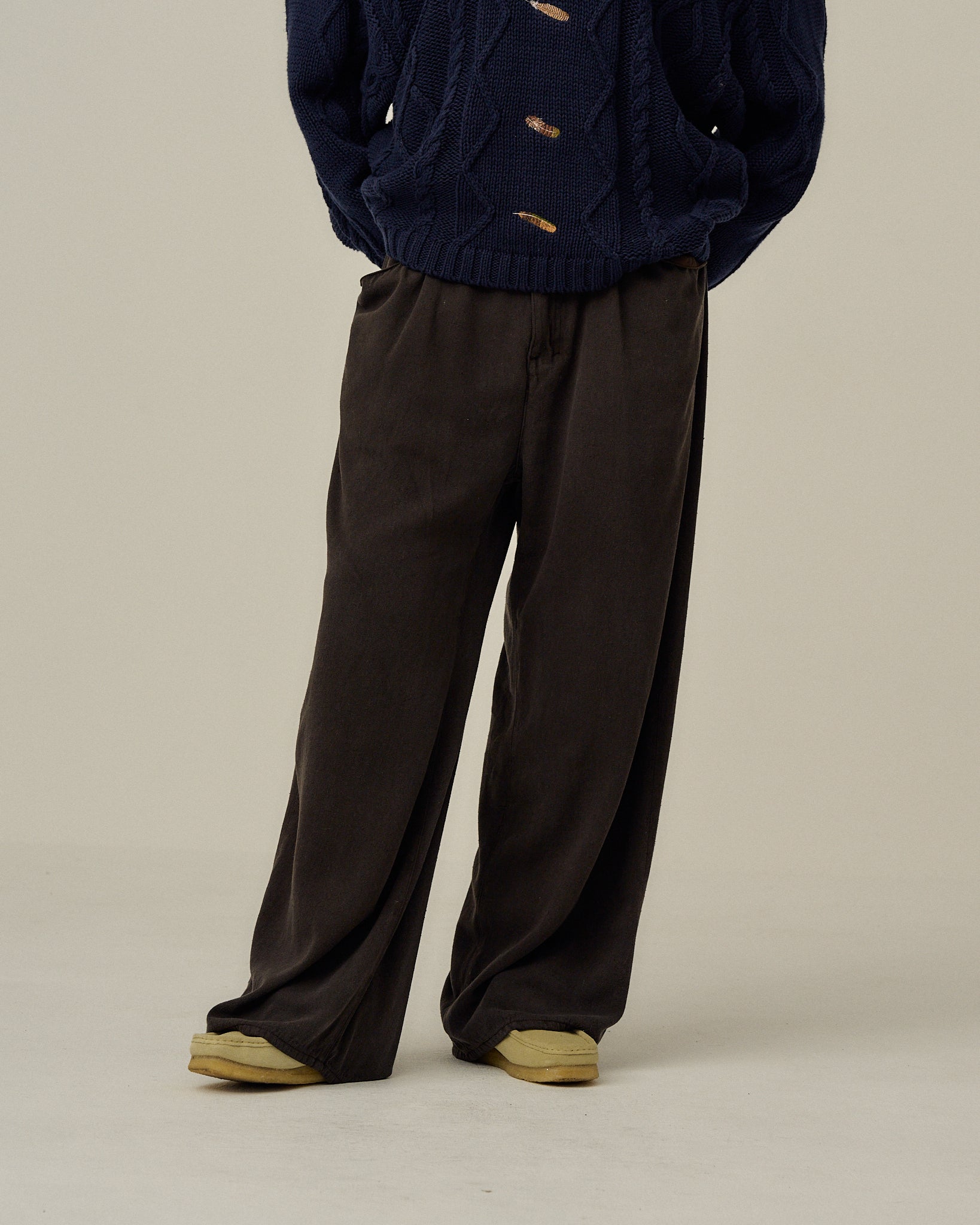 SILK WIDE SLACKS(D.OLIVE) – ANCELLM