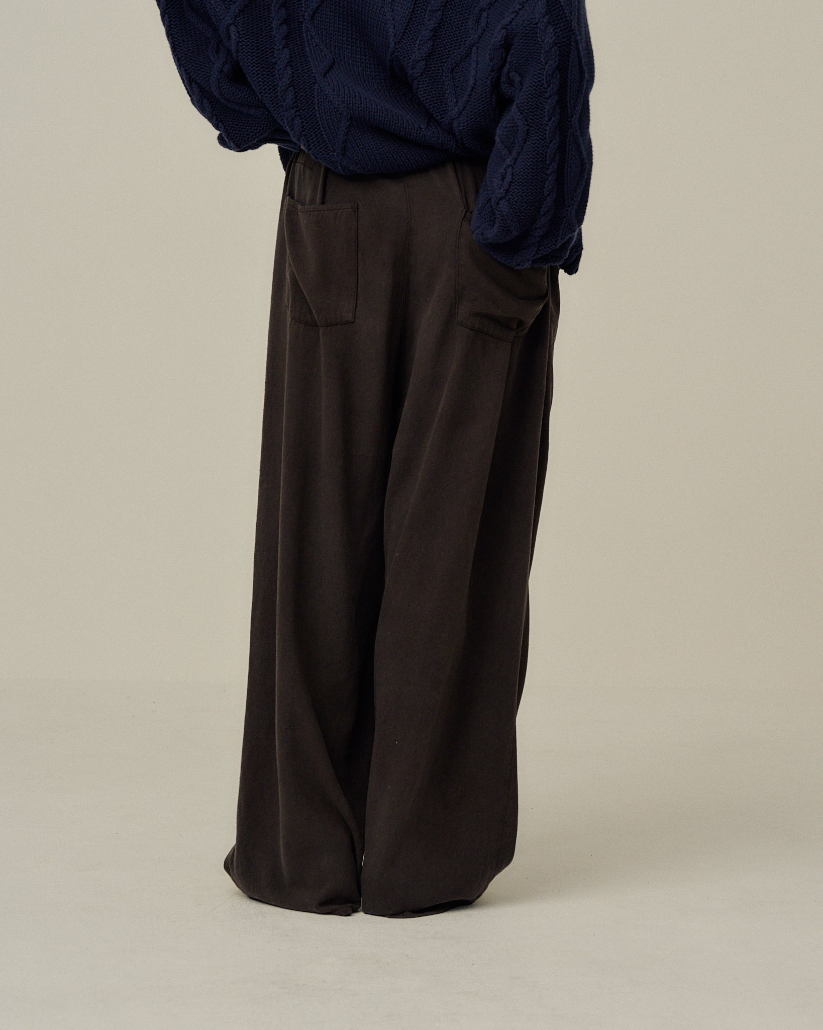 ancellm 25aw SILK WIDE SLACKS サイズ 3 SILK WIDE SLACKS(D.OLIVE) – ANCELLM