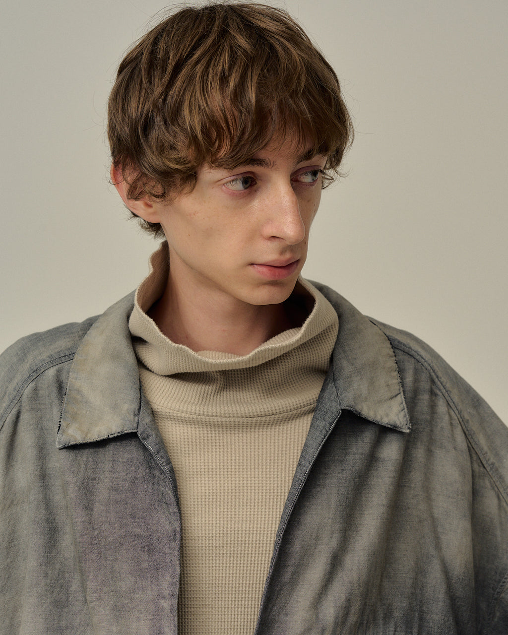 DAMAGE WAFFLE HI-NECK LS T-SHIRT(GREIGE)