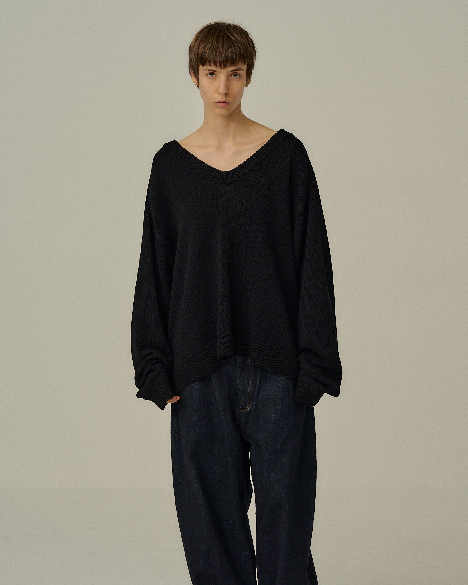 UV NECK KNIT(BLACK) – ANCELLM