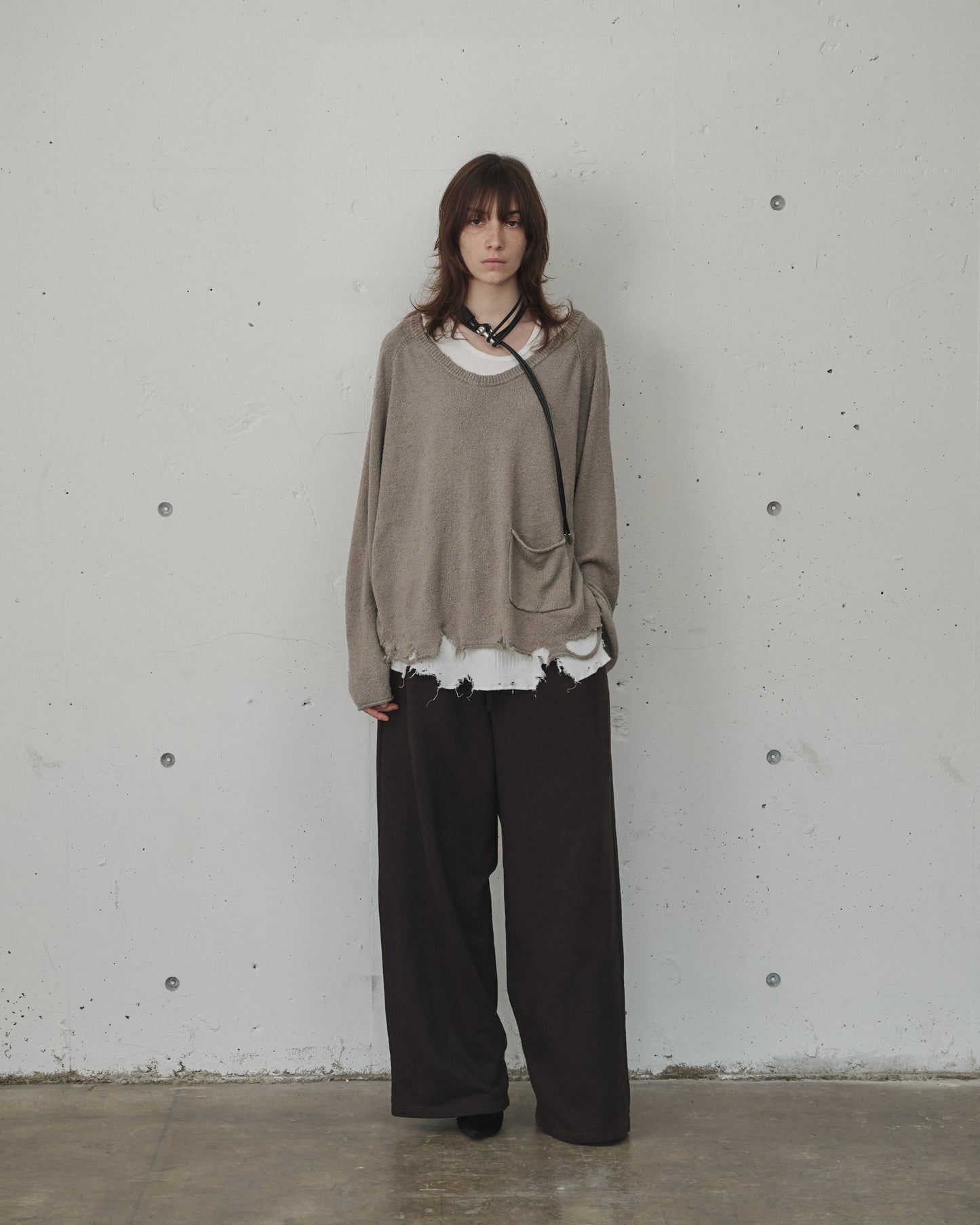 DAMAGE SILK UVNECK KNIT(GREIGE)