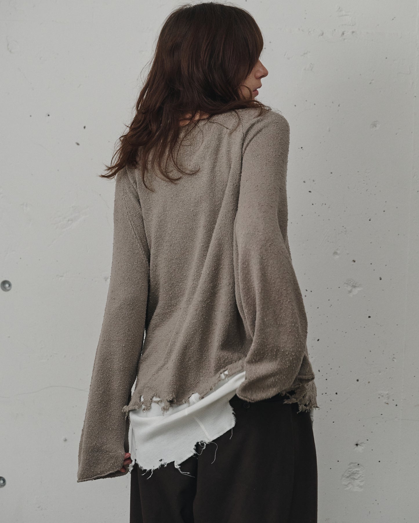 DAMAGE SILK UVNECK KNIT(GREIGE)