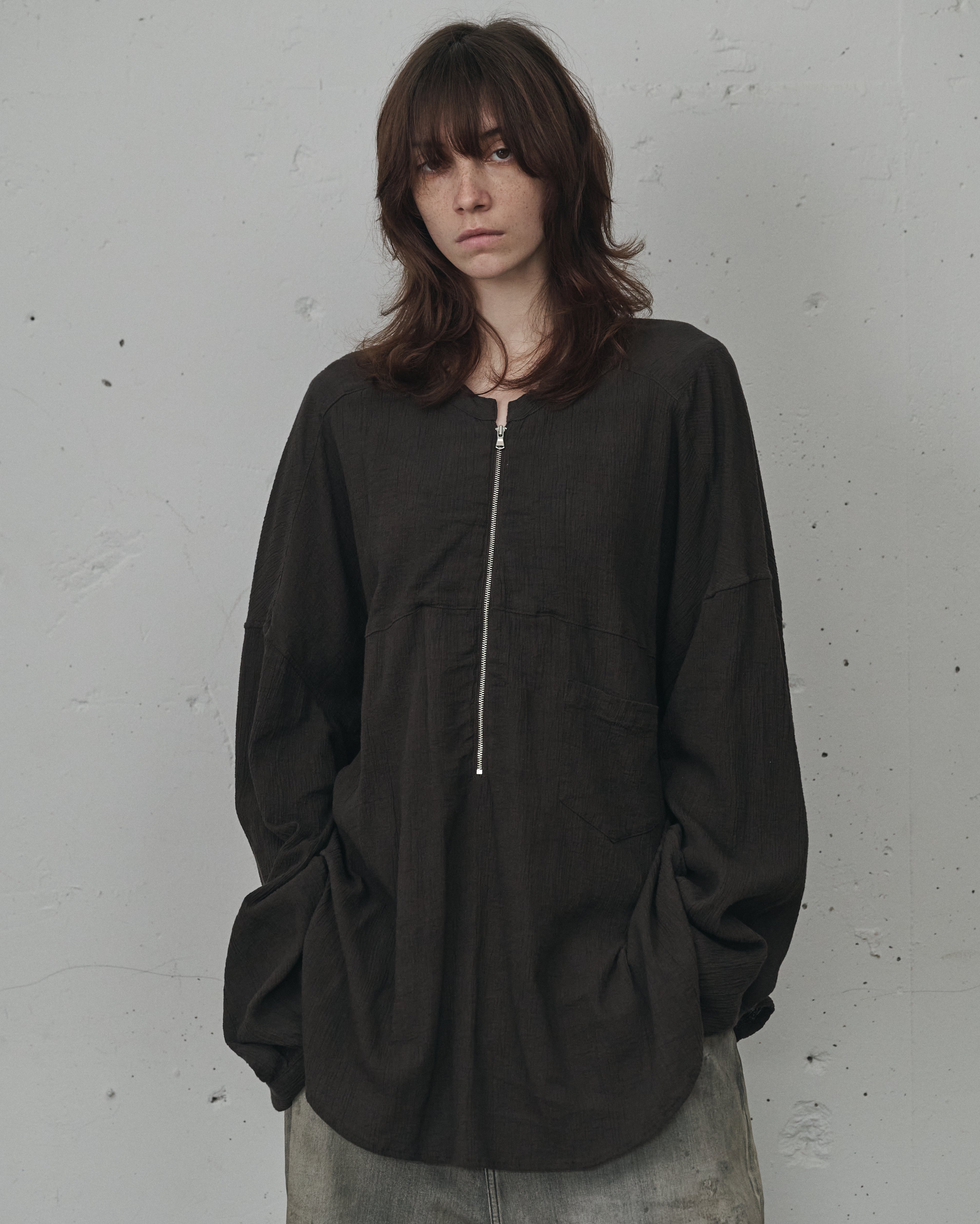 CREPE HALF ZIP SHIRT(BROWN) – ANCELLM