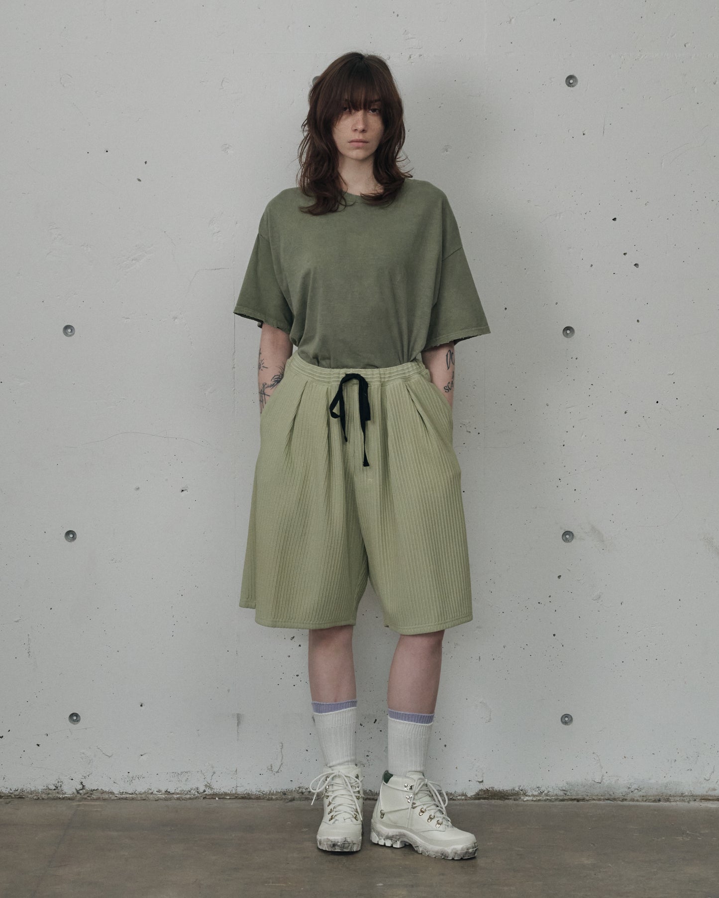 WRINKLED STRIPE TUCK SHORT PANTS(WASABI)