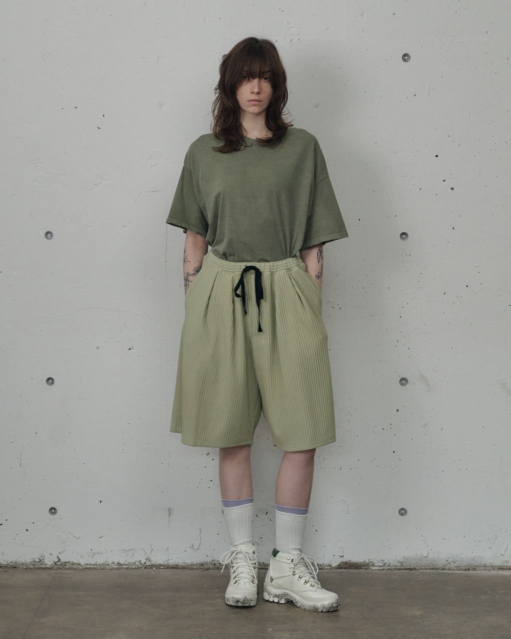 WRINKLED STRIPE TUCK SHORT PANTS(WASABI)