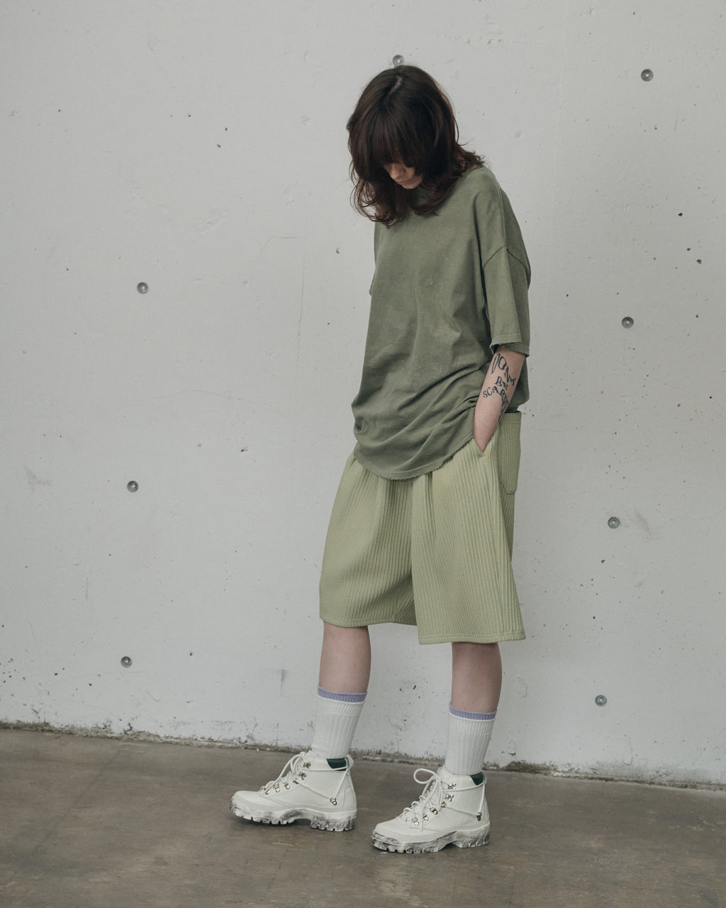 WRINKLED STRIPE TUCK SHORT PANTS(WASABI)