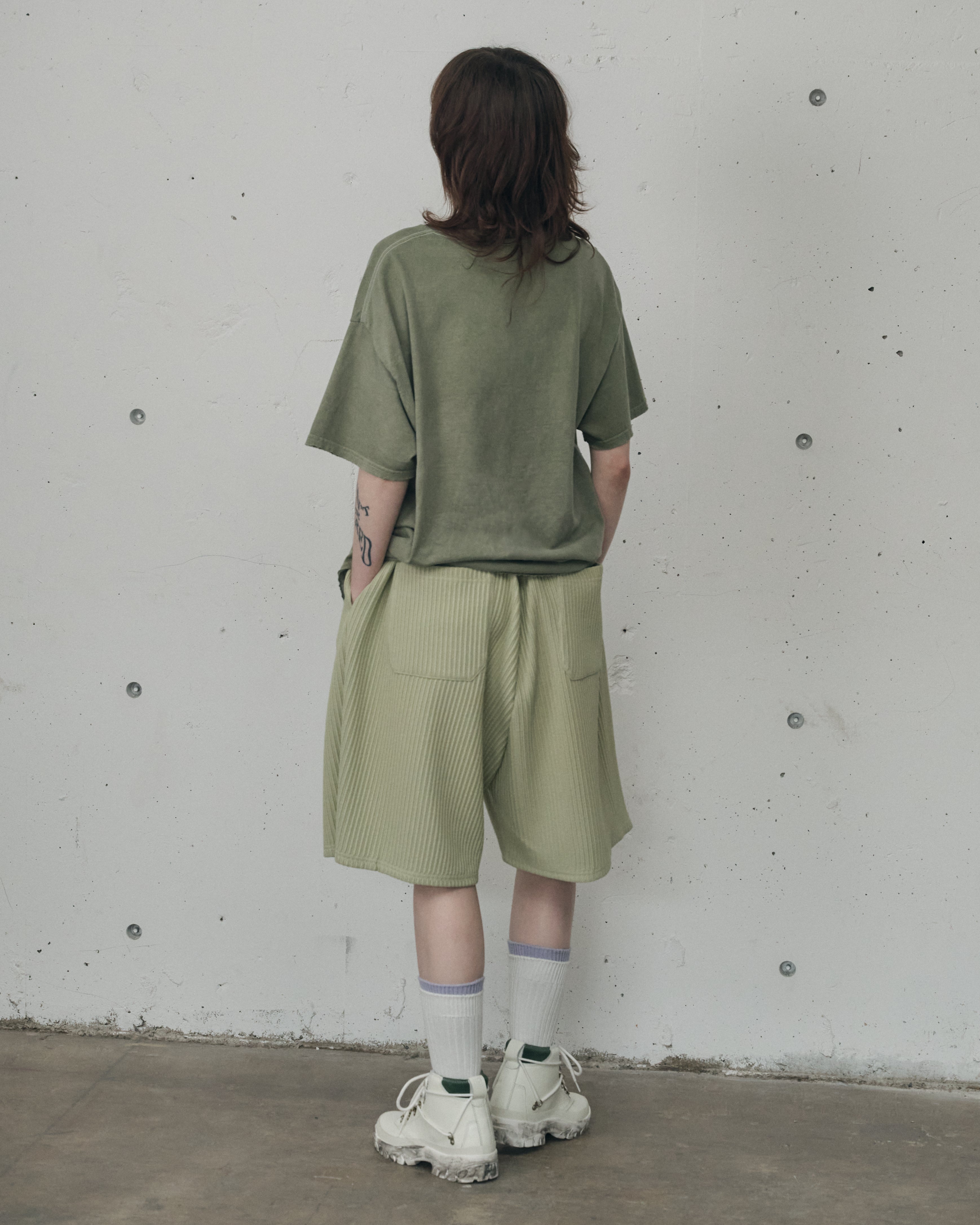 WRINKLED STRIPE TUCK SHORT PANTS(WASABI) – ANCELLM