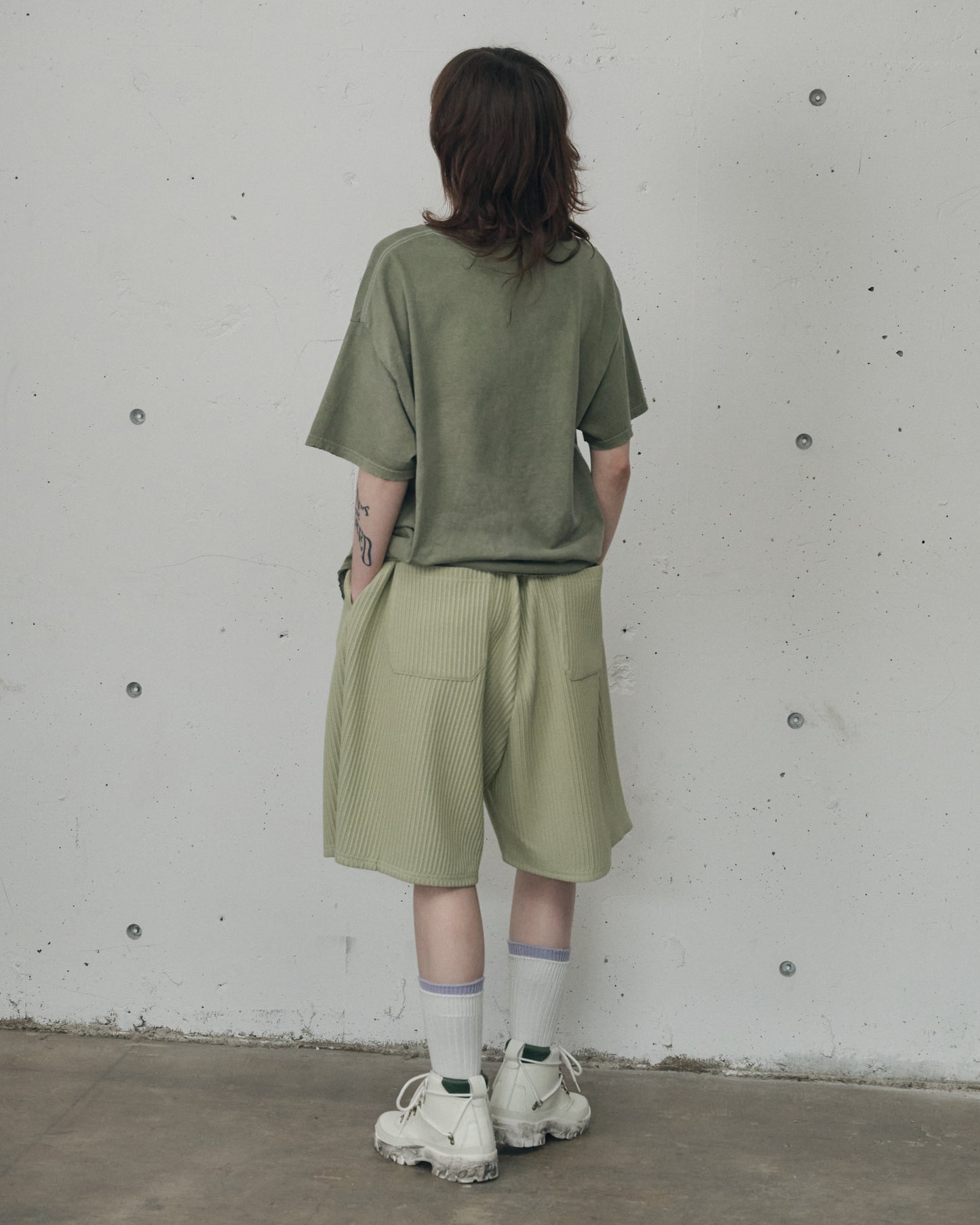 WRINKLED STRIPE TUCK SHORT PANTS(WASABI)