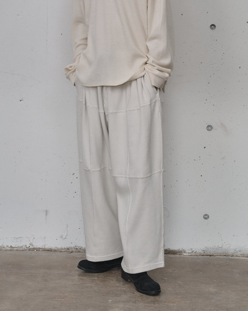 SMOOTH PANEL WIDE SLACKS(OFF)