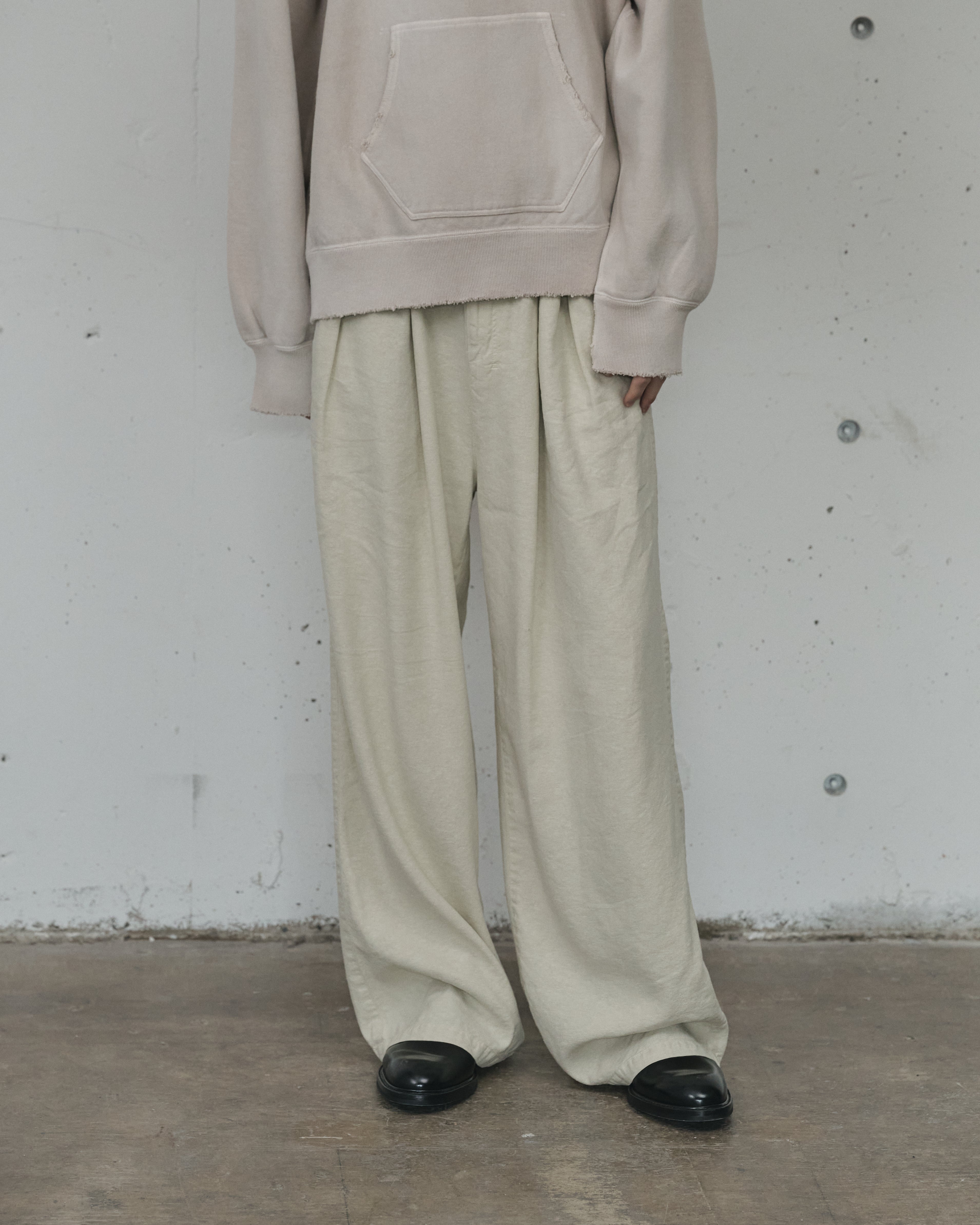 S/L TUCK EASY SLACKS(D.WHITE) – ANCELLM