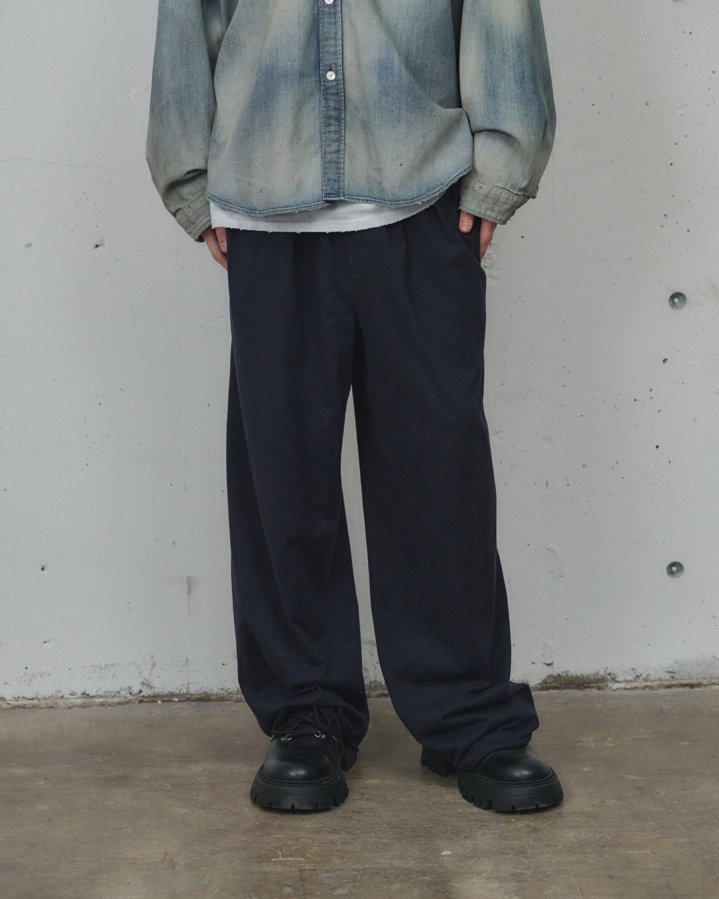 DRAPE WIDE EASY CUT SLACKS(NAVY)