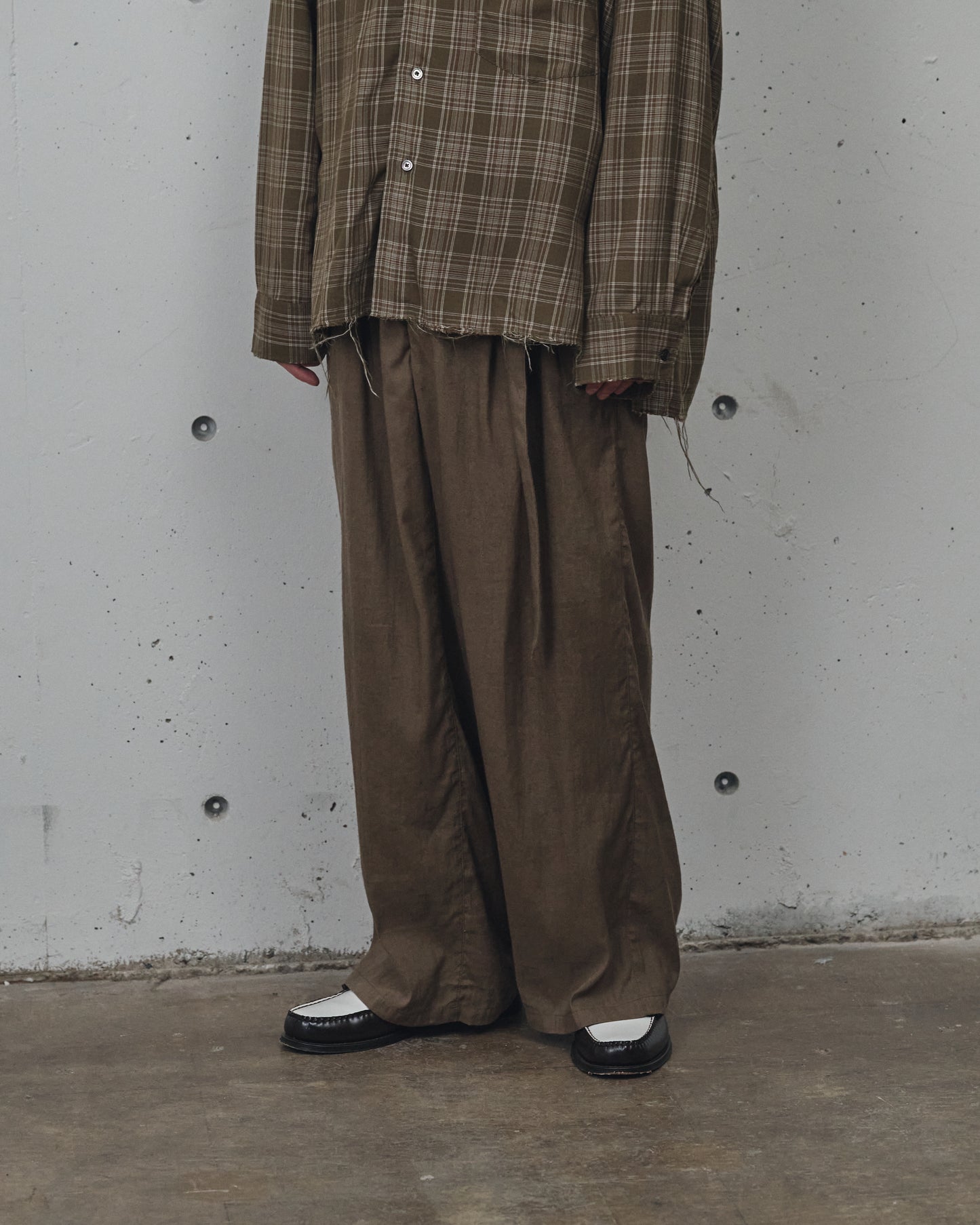 LINEN POPLIN BELT-LESS SLACKS(BROWN)