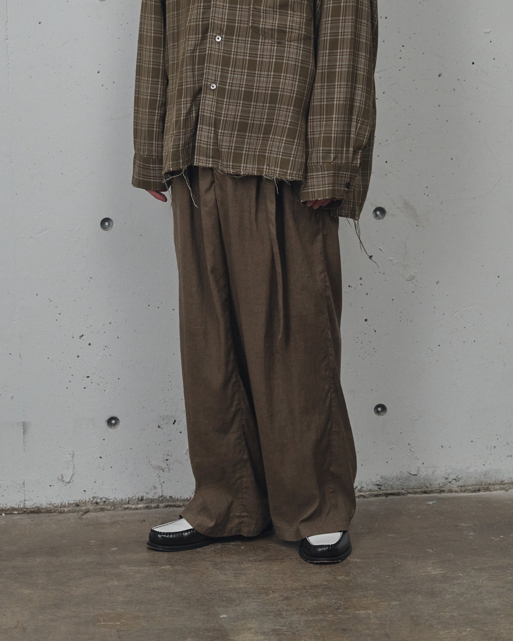 LINEN POPLIN BELT-LESS SLACKS(BROWN)