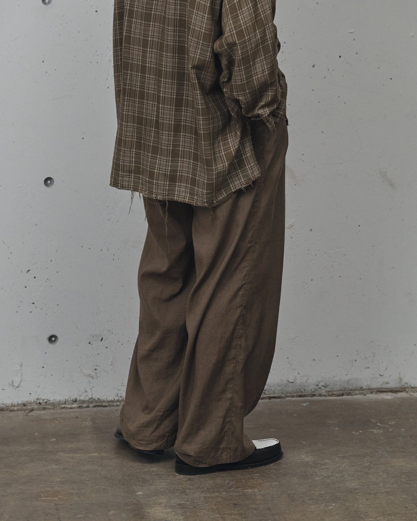 LINEN POPLIN BELT-LESS SLACKS(BROWN)