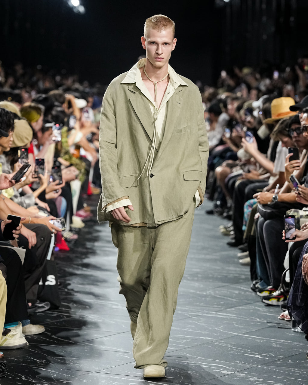 100/S LINEN TUCK SLACKS(KHAKIBEIGE) – ANCELLM