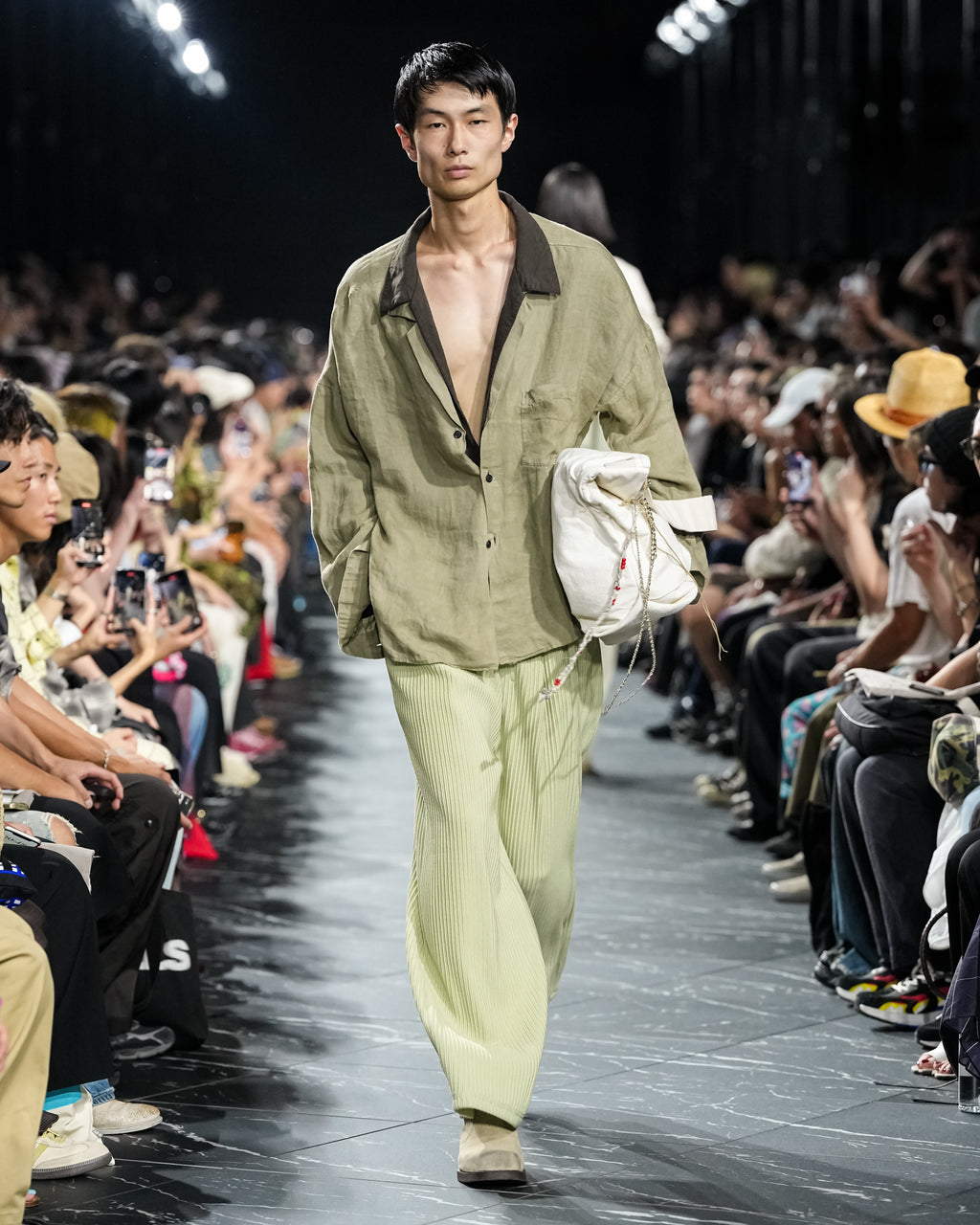 ANCELLM with This is a(n) C/R DUCK BAG (WHITE)