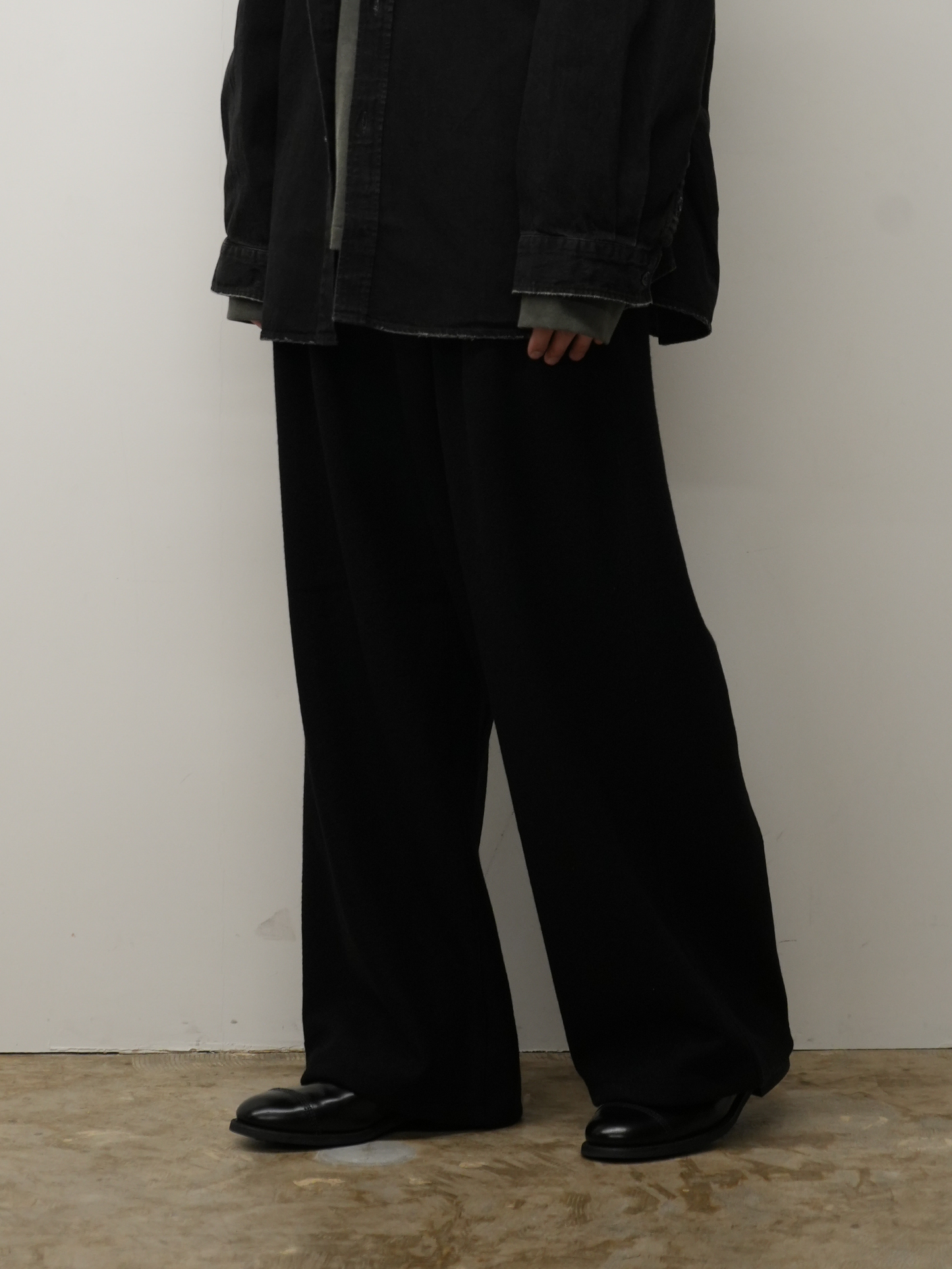 WOOL WIDE EASY TUCK SLACKS(BLACK)