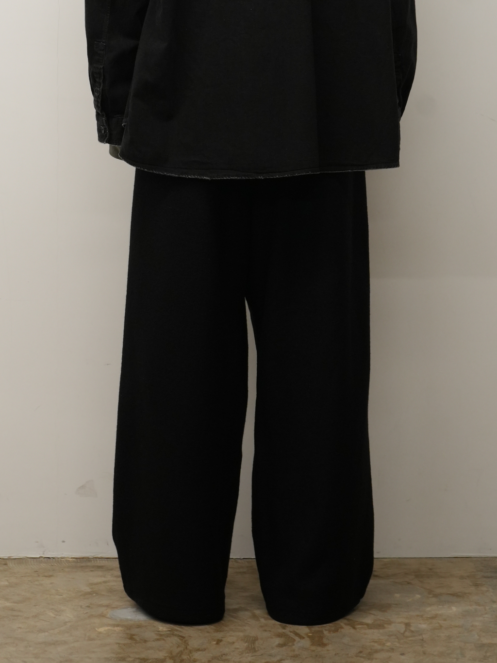 WOOL WIDE EASY TUCK SLACKS(BLACK) – ANCELLM WOOL WIDE EASY TUCK SLACKS(BLACK) – ANCELLM
