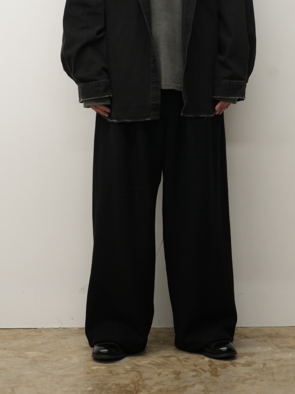 WOOL WIDE EASY TUCK SLACKS(BLACK)