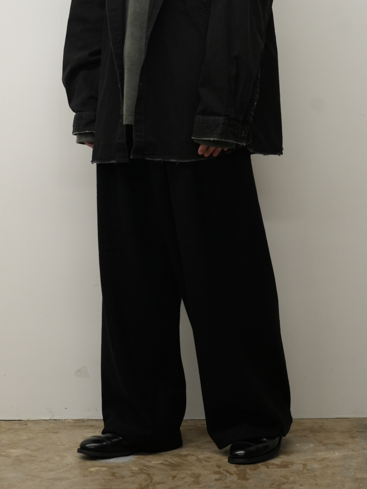 WOOL WIDE EASY TUCK SLACKS(BLACK)