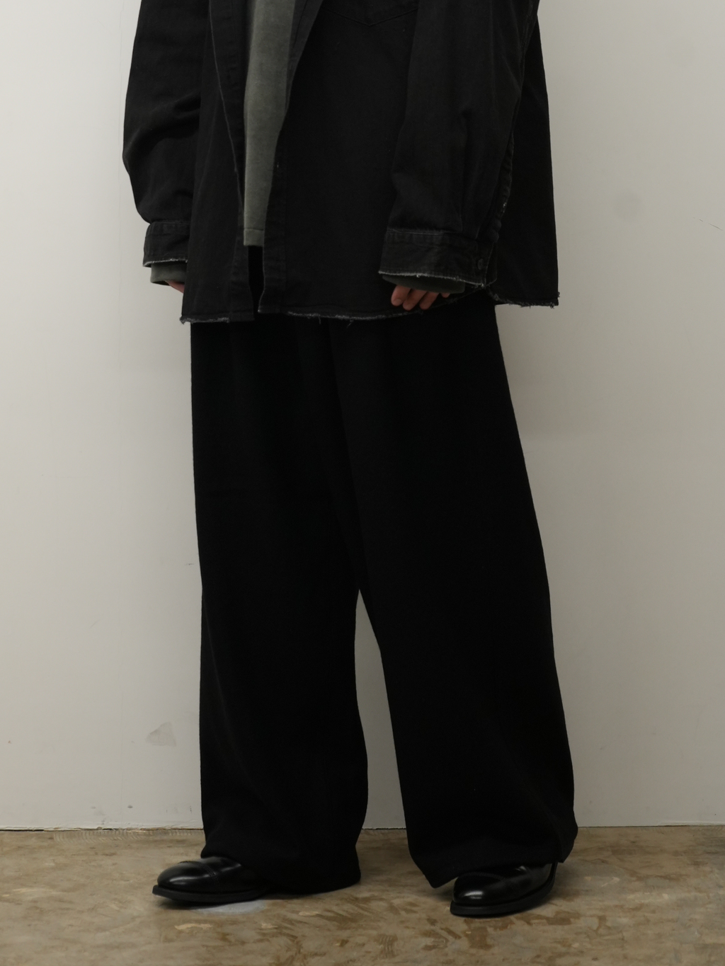 WOOL WIDE EASY TUCK SLACKS(BLACK)