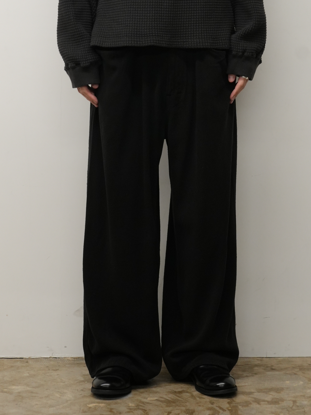 SILK WIDE SLACKS(BLACK)