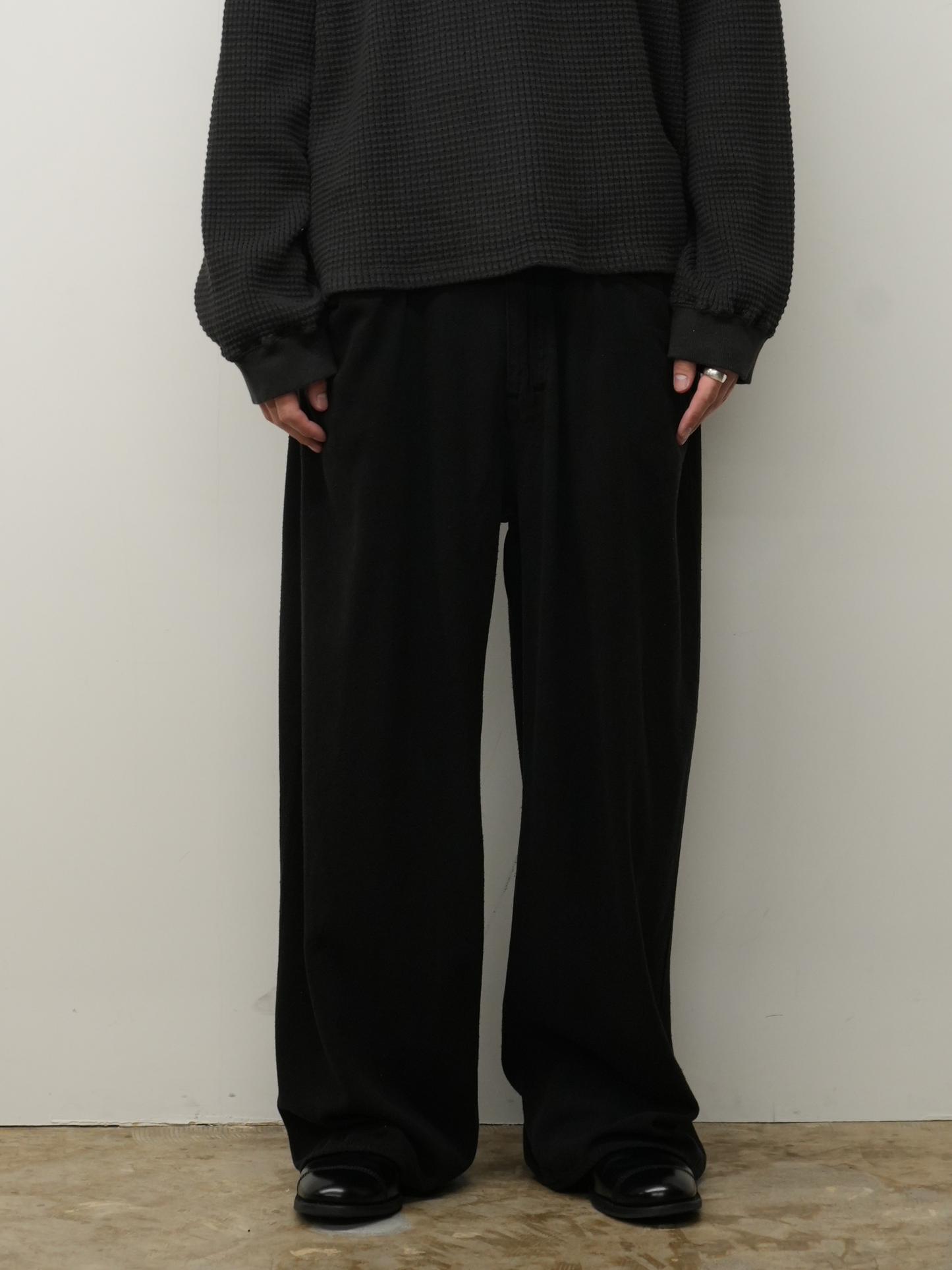 SILK WIDE SLACKS(BLACK)