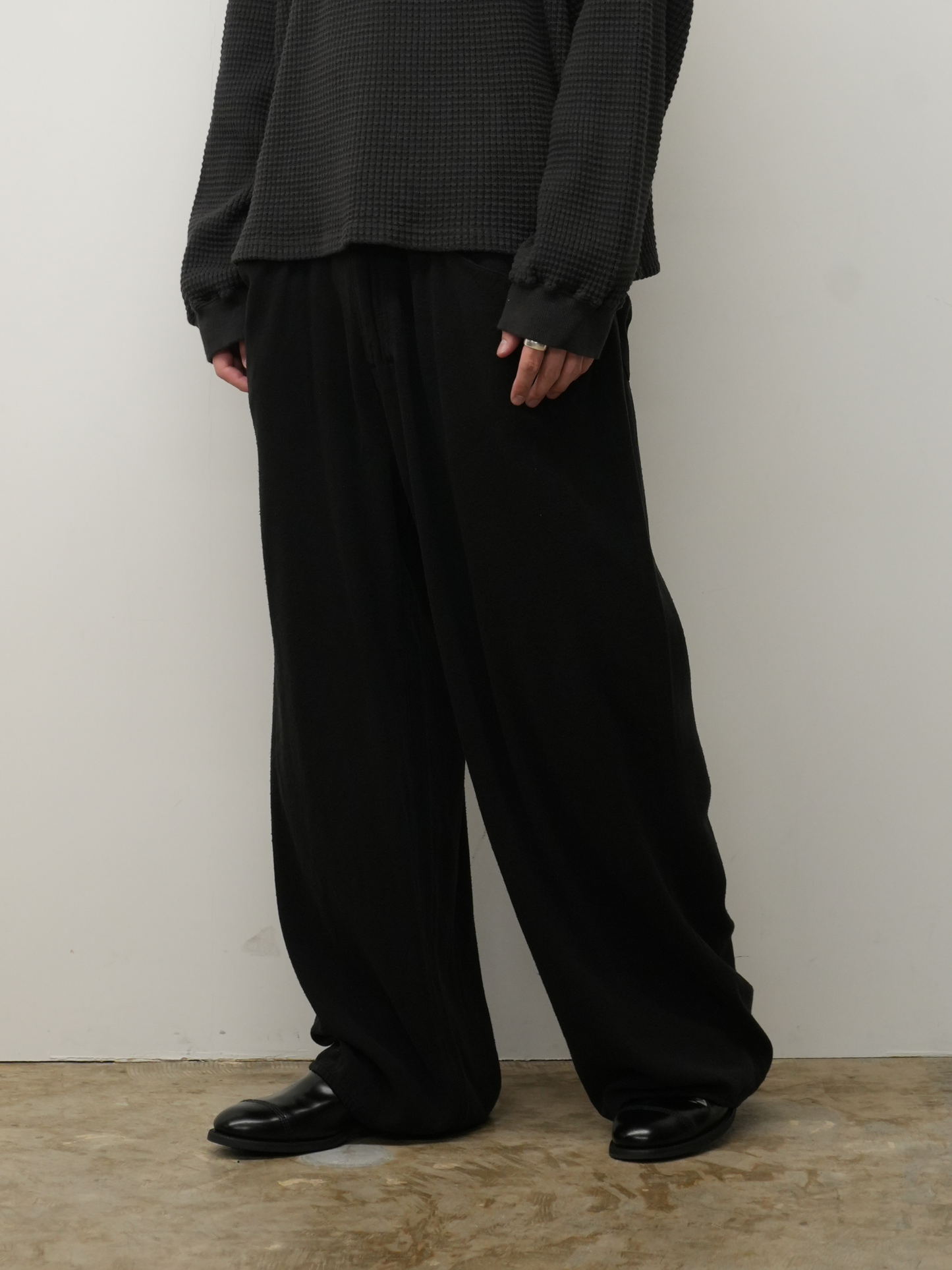 SILK WIDE SLACKS(BLACK)
