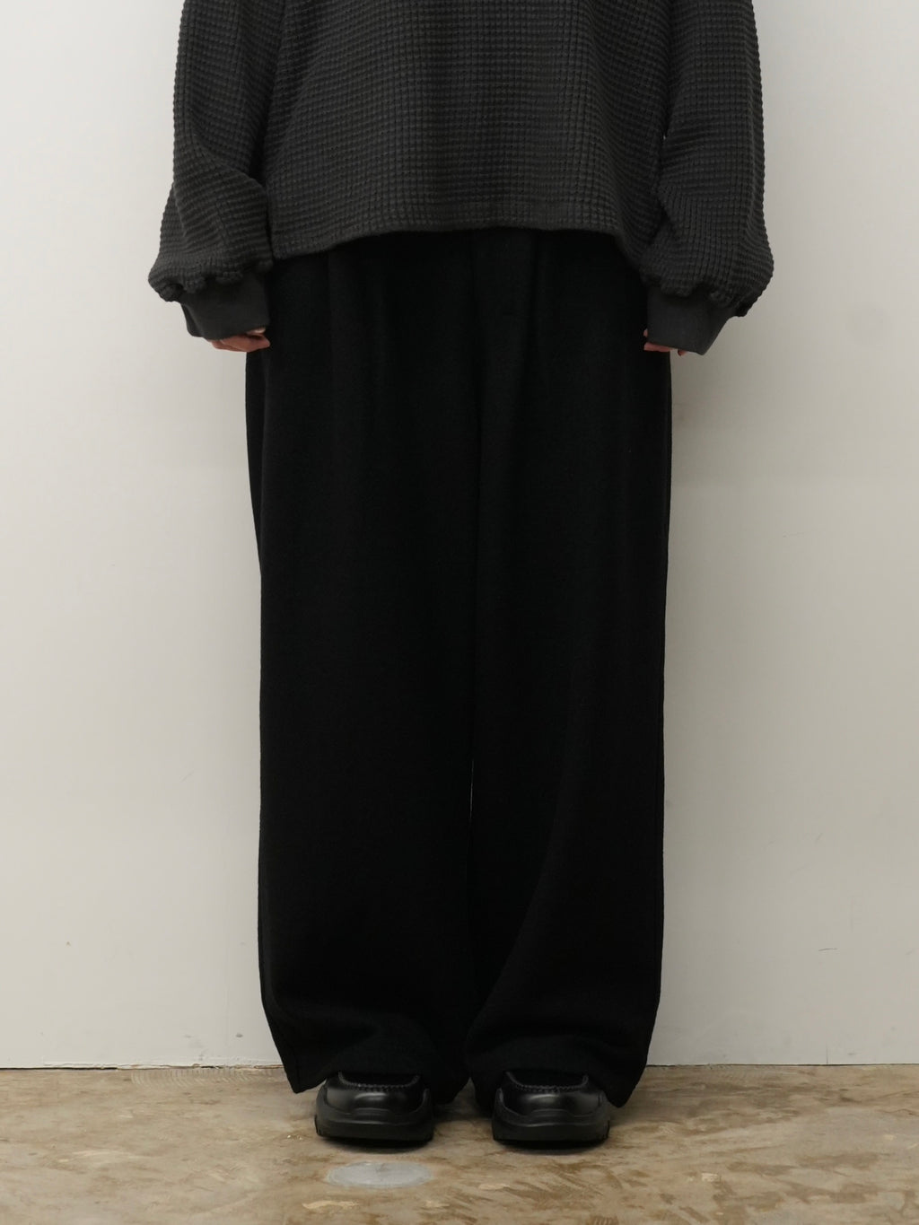 WOOL WIDE EASY TUCK SLACKS(BLACK)