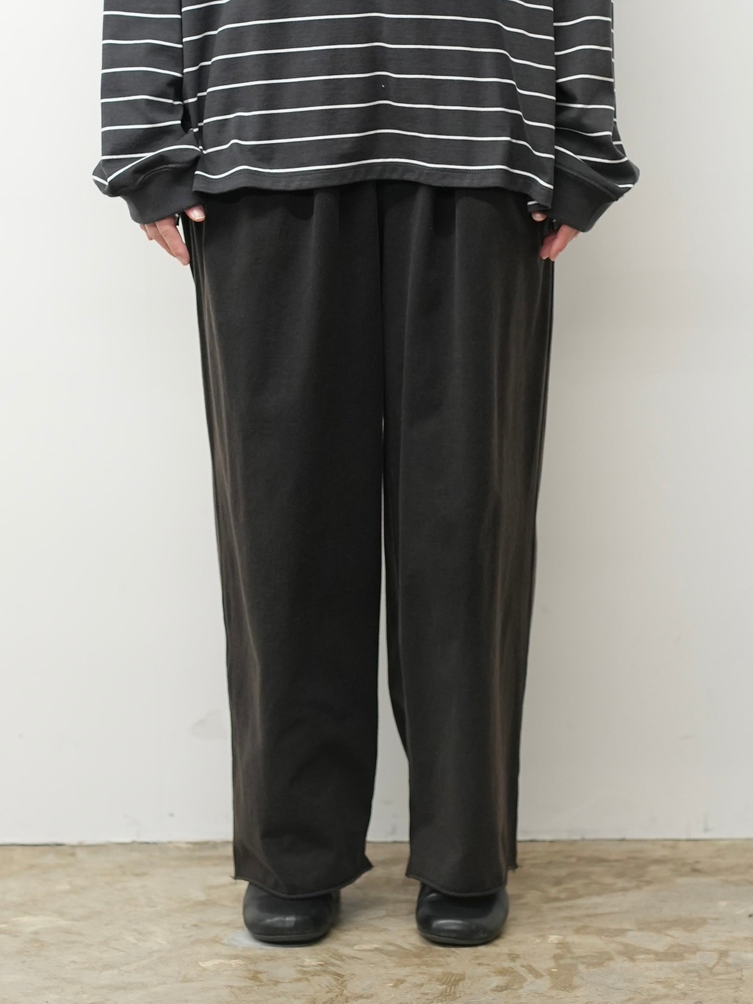 DRAPE WIDE EASY CUT SLACKS(BLACK) – ANCELLM