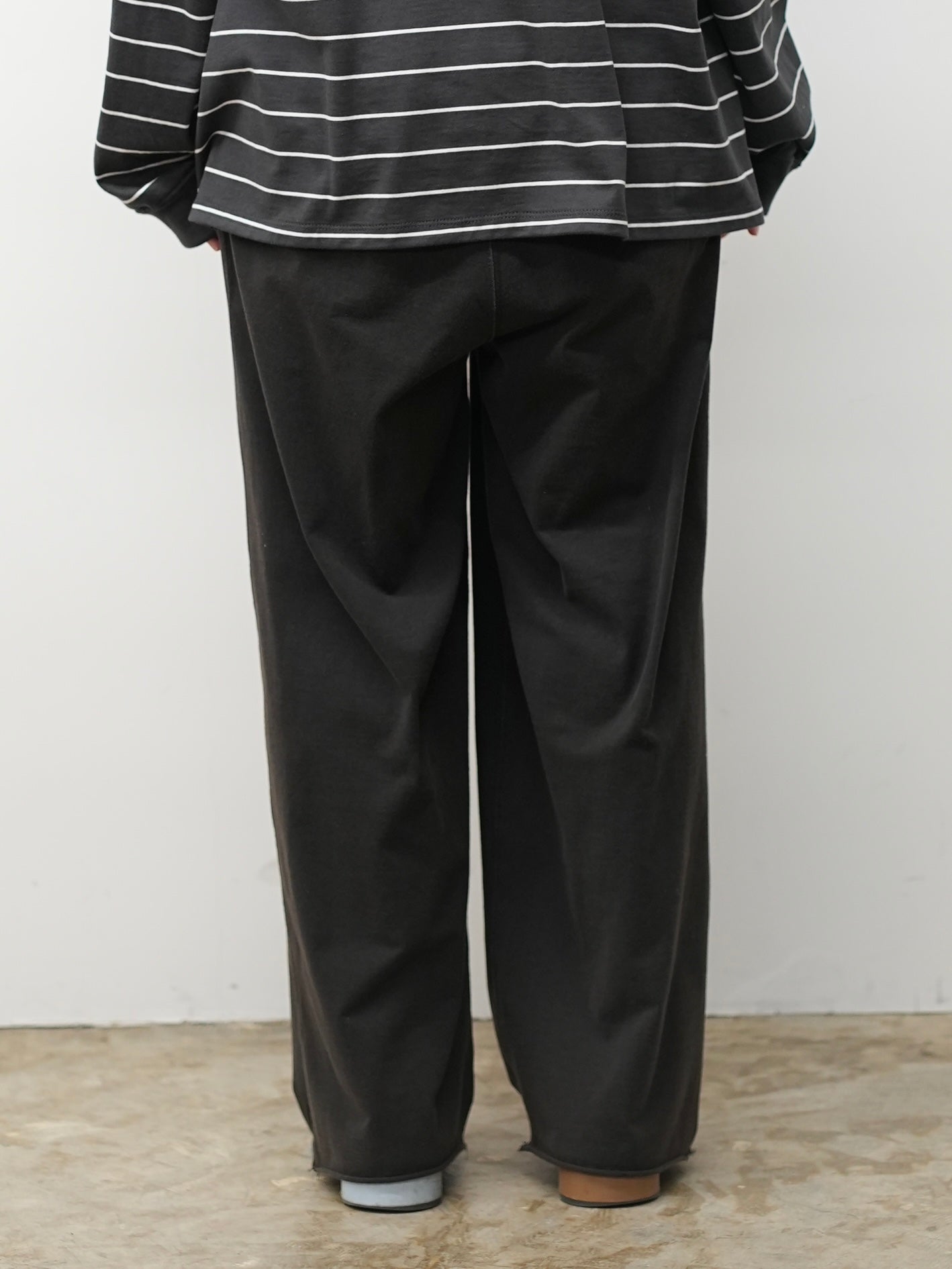 DRAPE WIDE EASY CUT SLACKS(BLACK) – ANCELLM