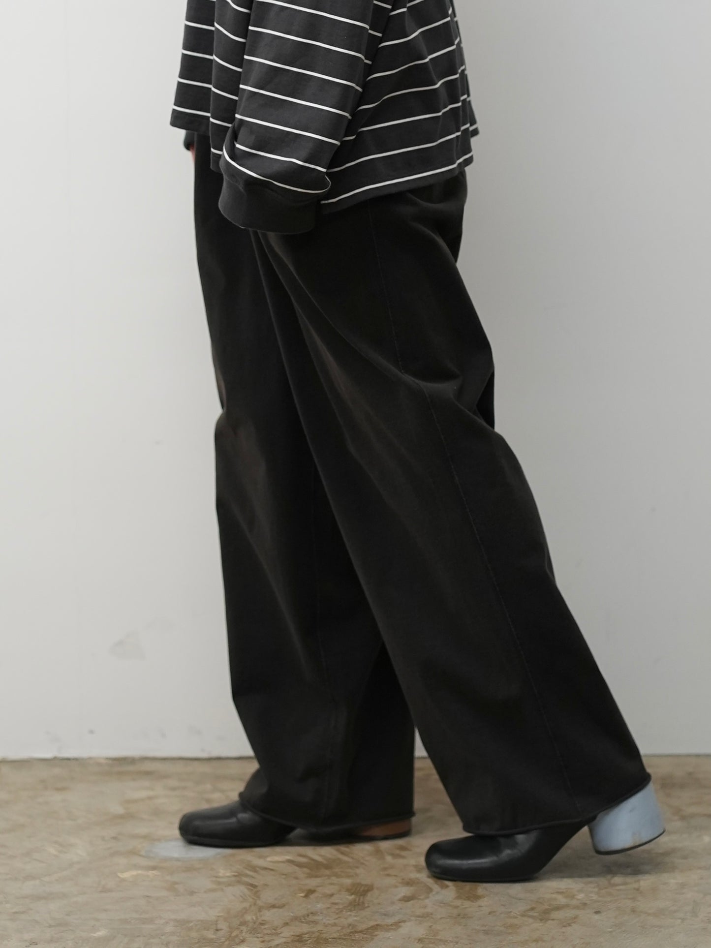 DRAPE WIDE EASY CUT SLACKS(BLACK)