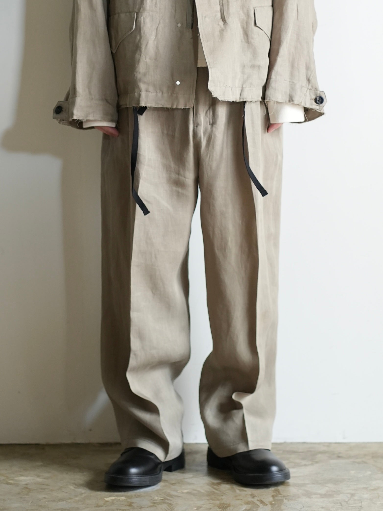 100/S LINEN TUCK SLACKS(KHAKIBEIGE) – ANCELLM