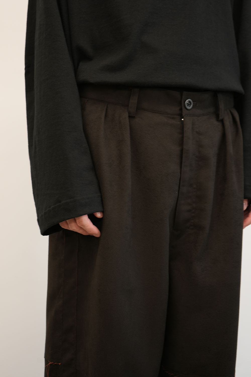 VEGAN LEATHER SIDE LINE PANTS(BLACK)