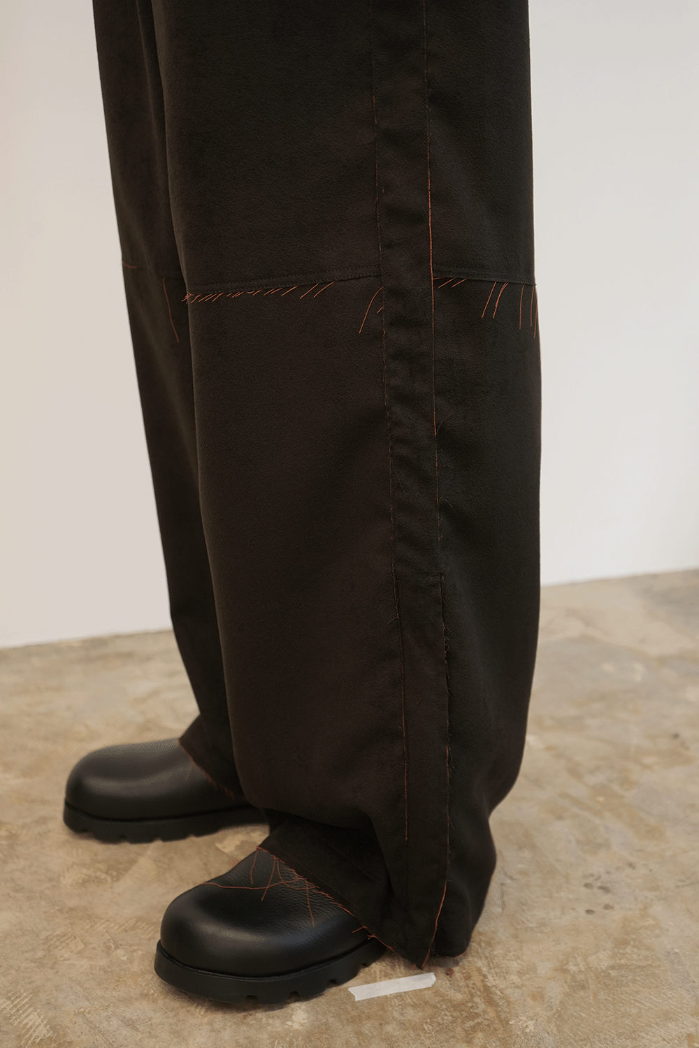 VEGAN LEATHER SIDE LINE PANTS(BLACK)