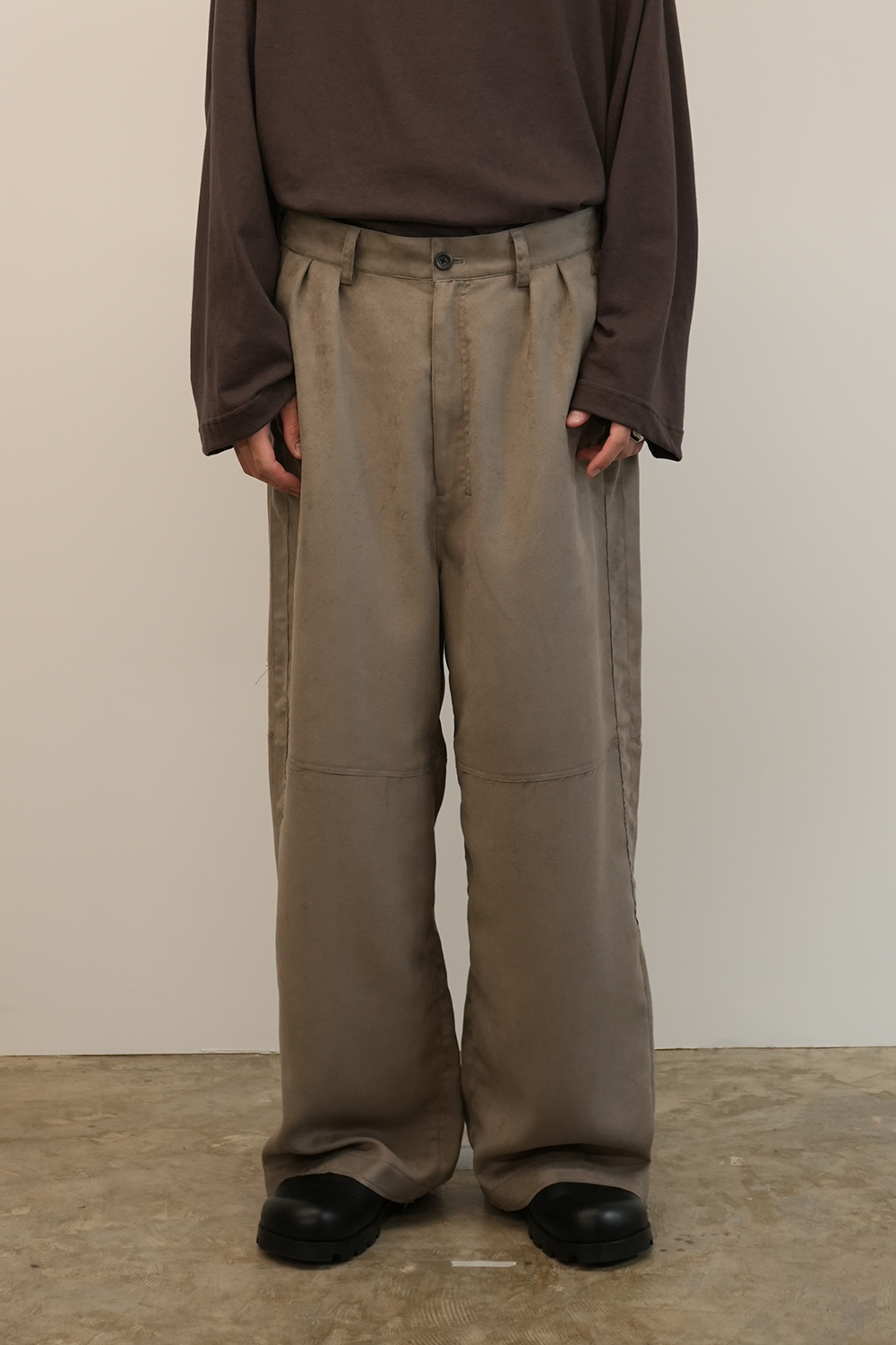 VEGAN LEATHER SIDE LINE PANTS(GRAY)