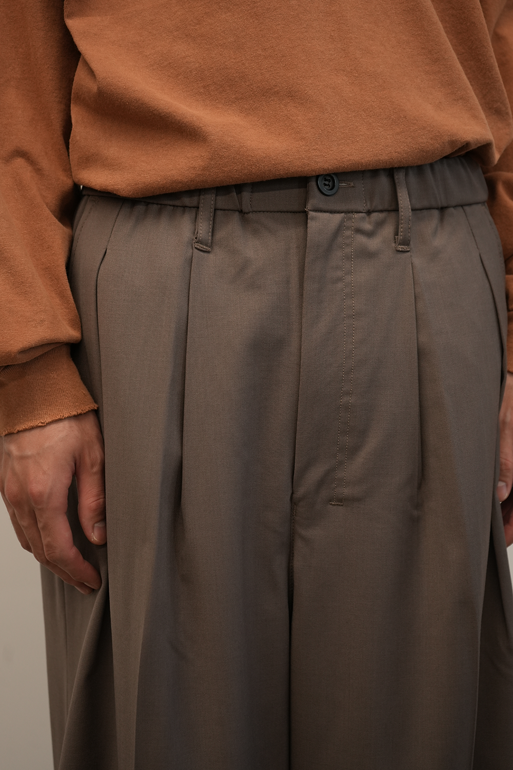 WIDE EASY TUCK SLACKS(BEIGE)