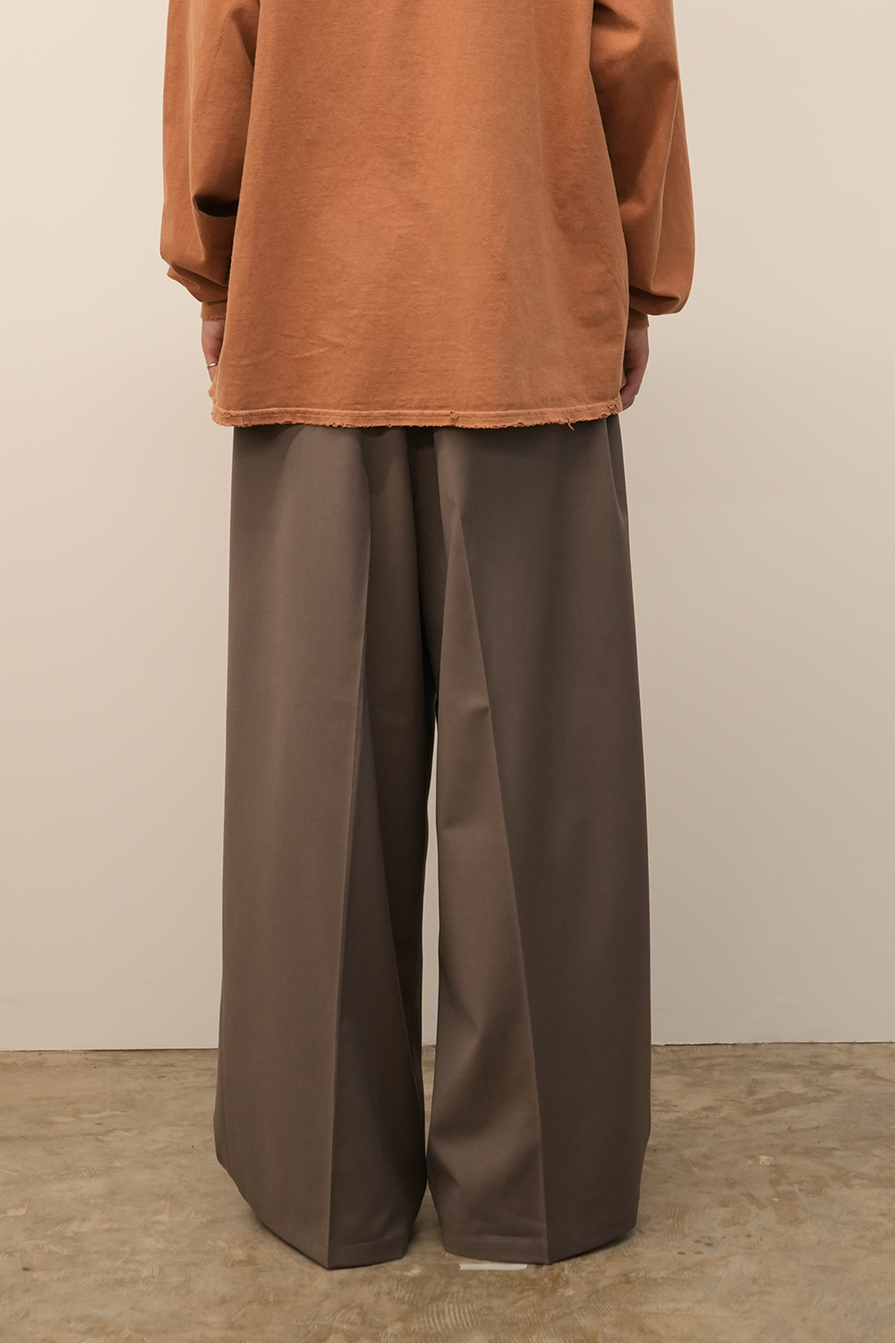 WIDE EASY TUCK SLACKS(BEIGE)